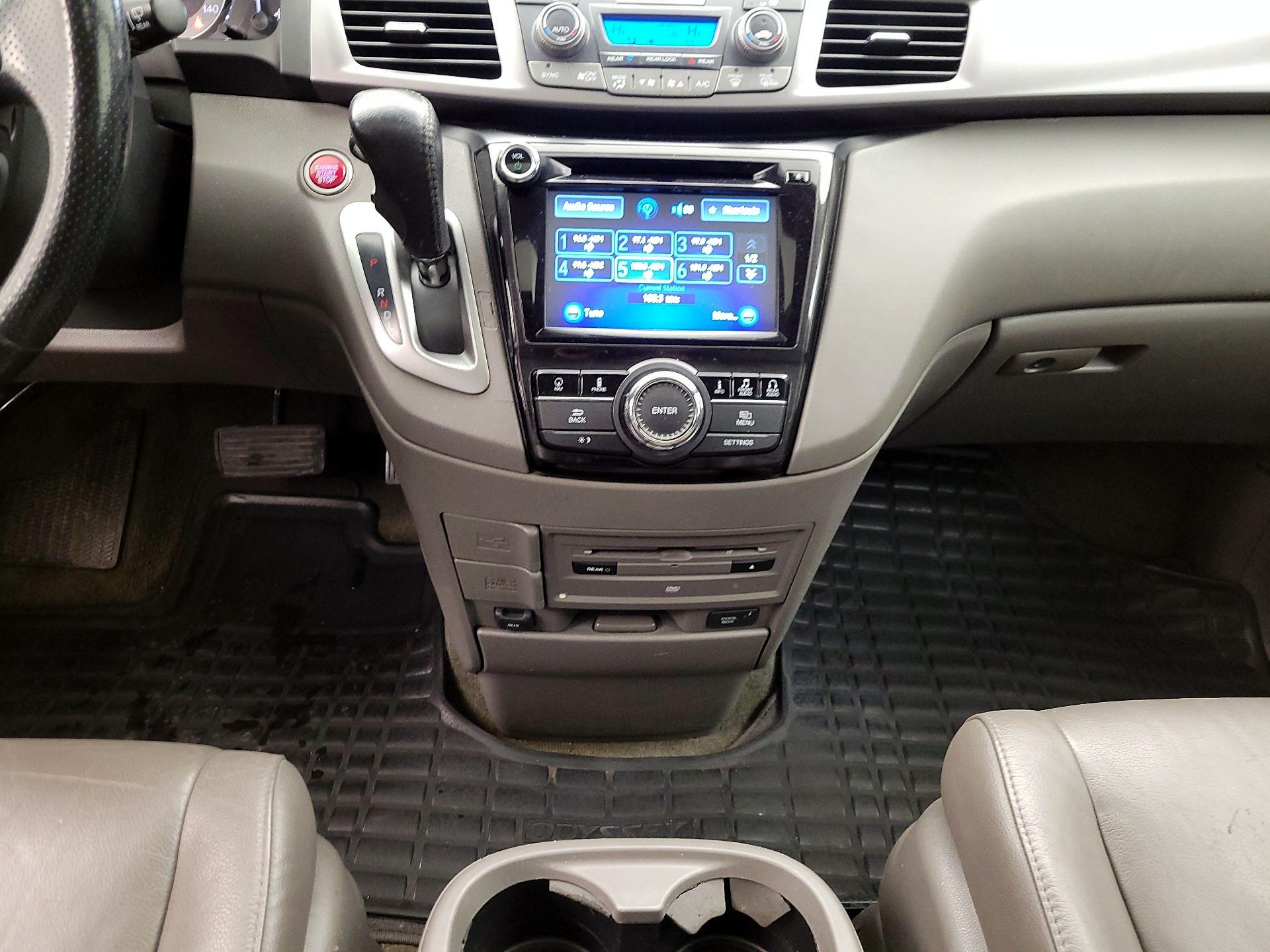 Thumbnail: 2015 Honda Odyssey - 18