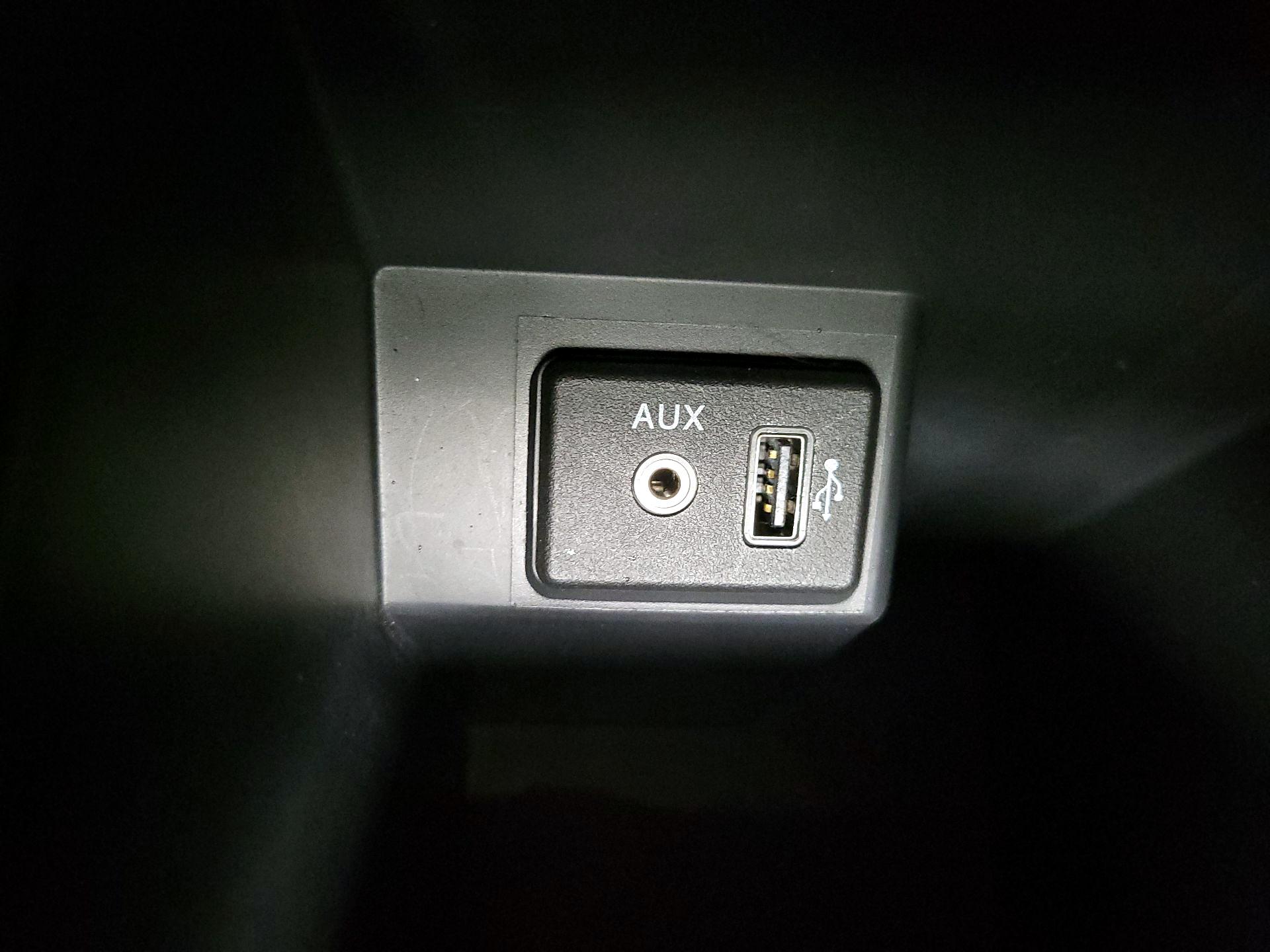 Thumbnail: 2018 Nissan Sentra - 18