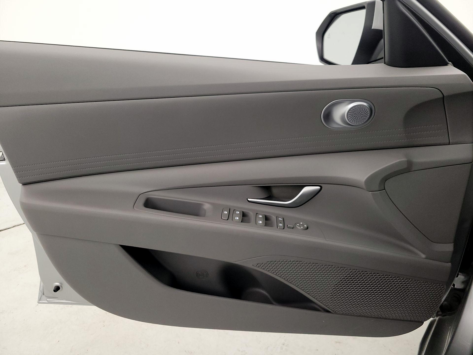 Thumbnail: 2021 Hyundai Elantra - 12