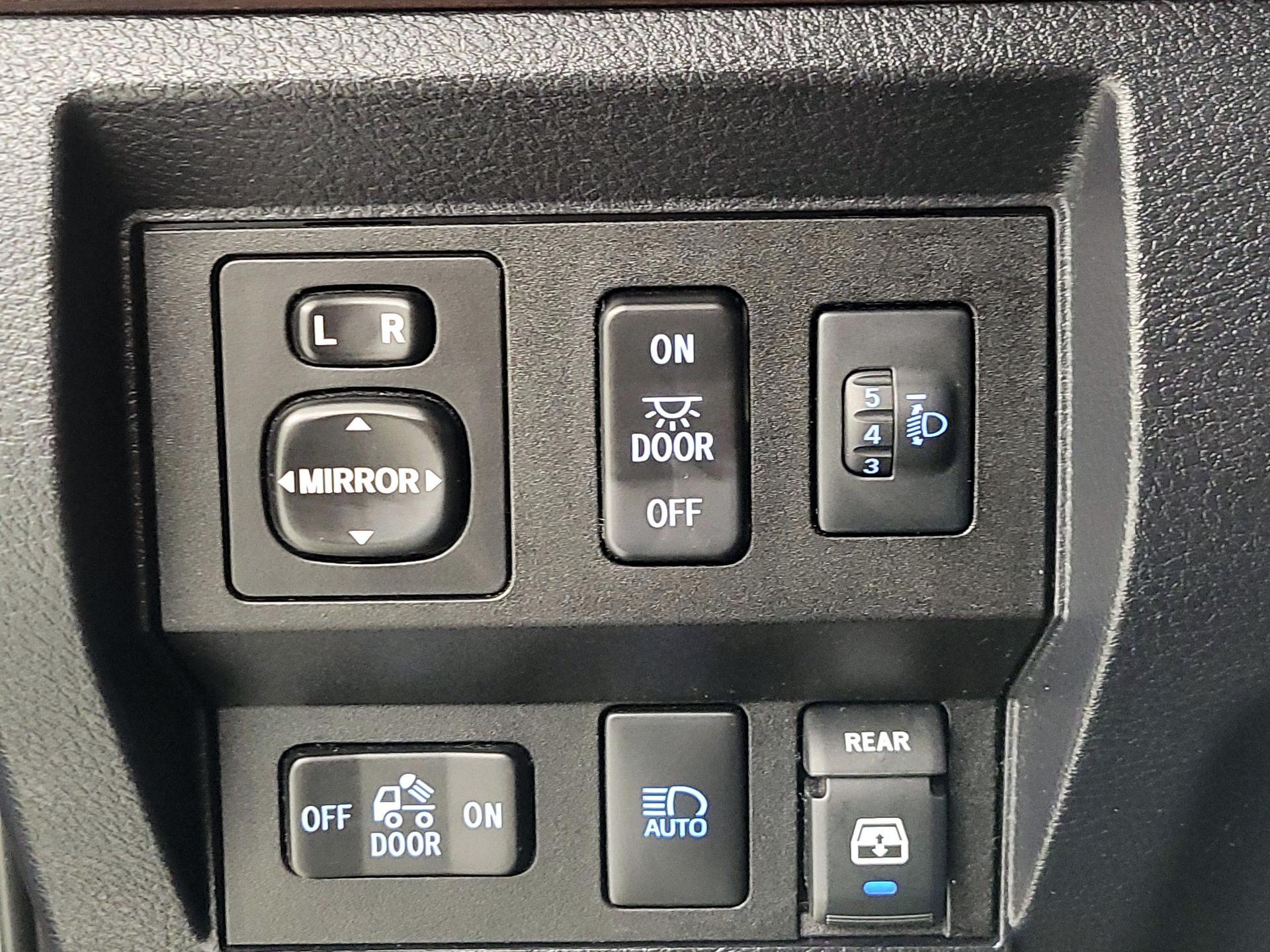 Thumbnail: 2018 Toyota Tundra - 13