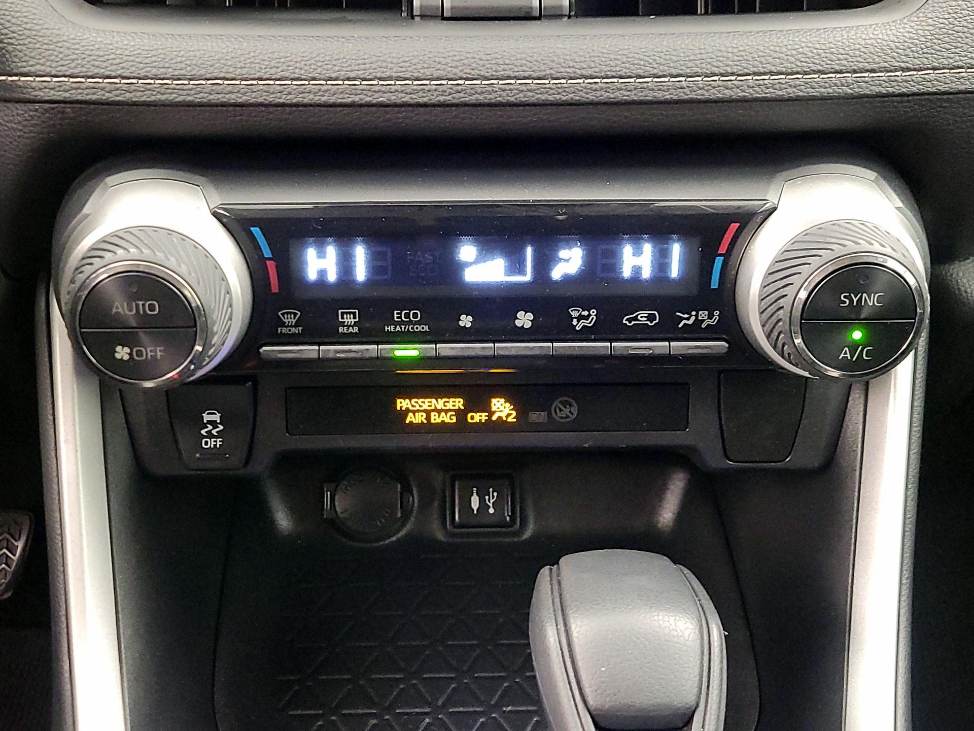 Thumbnail: 2019 Toyota RAV4 - 16