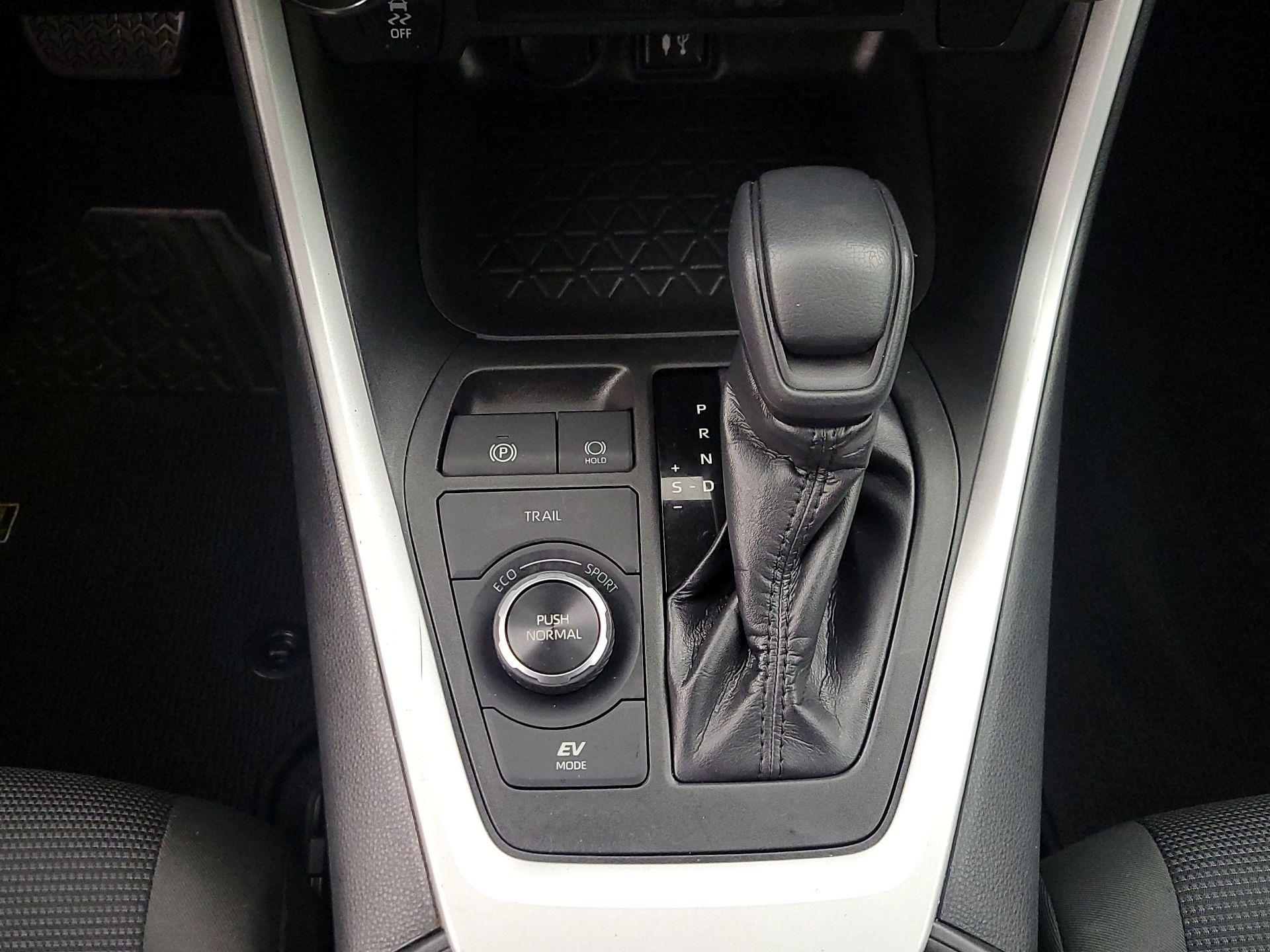 Thumbnail: 2019 Toyota RAV4 - 17