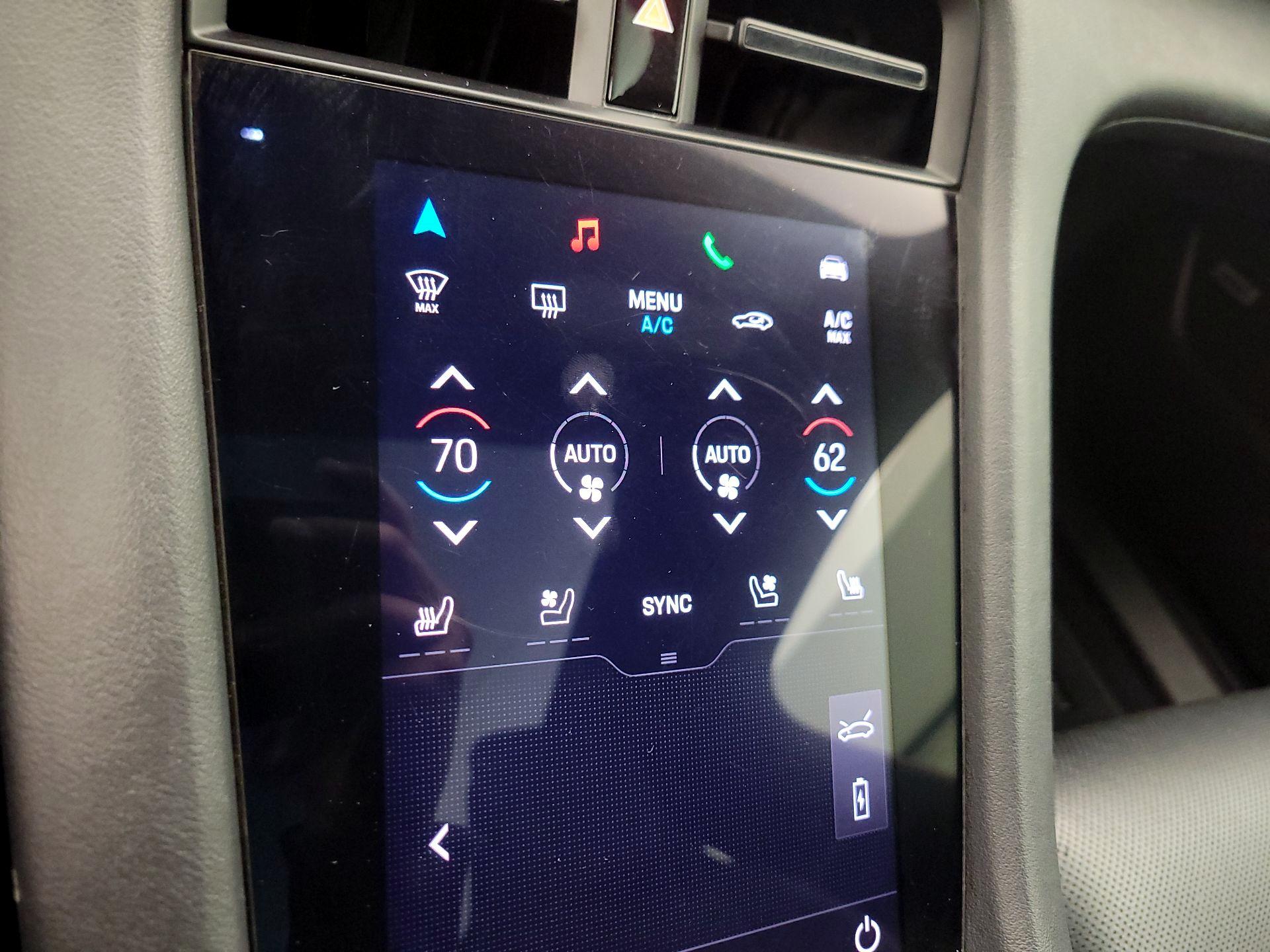 Thumbnail: 2022 Porsche Taycan - 17