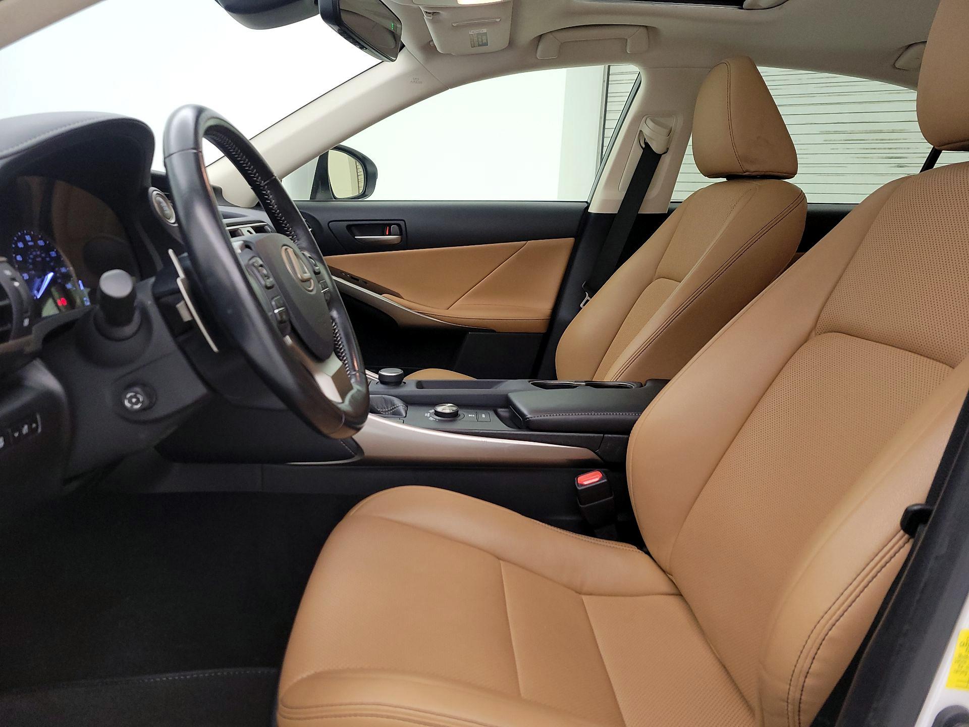 Thumbnail: 2018 Lexus IS - 11