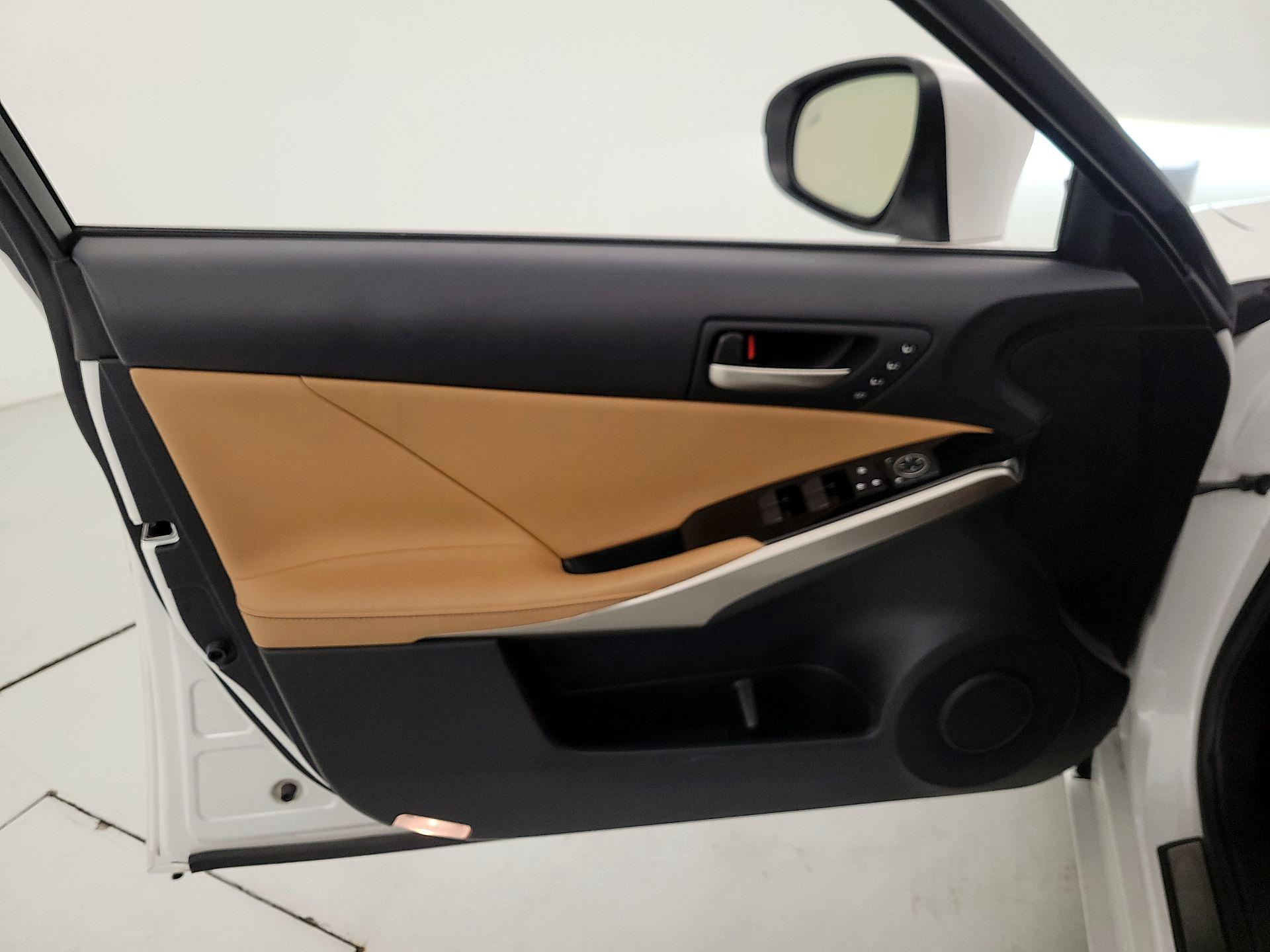 Thumbnail: 2018 Lexus IS - 12