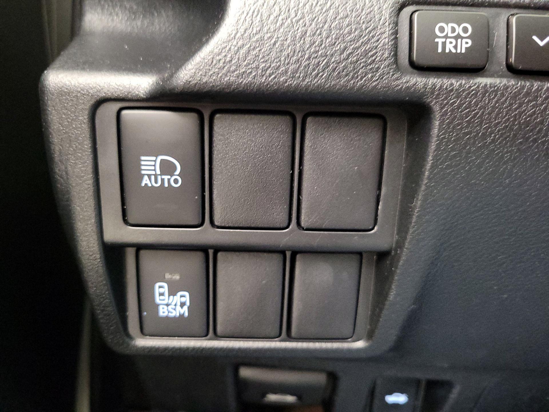 Thumbnail: 2018 Lexus IS - 13