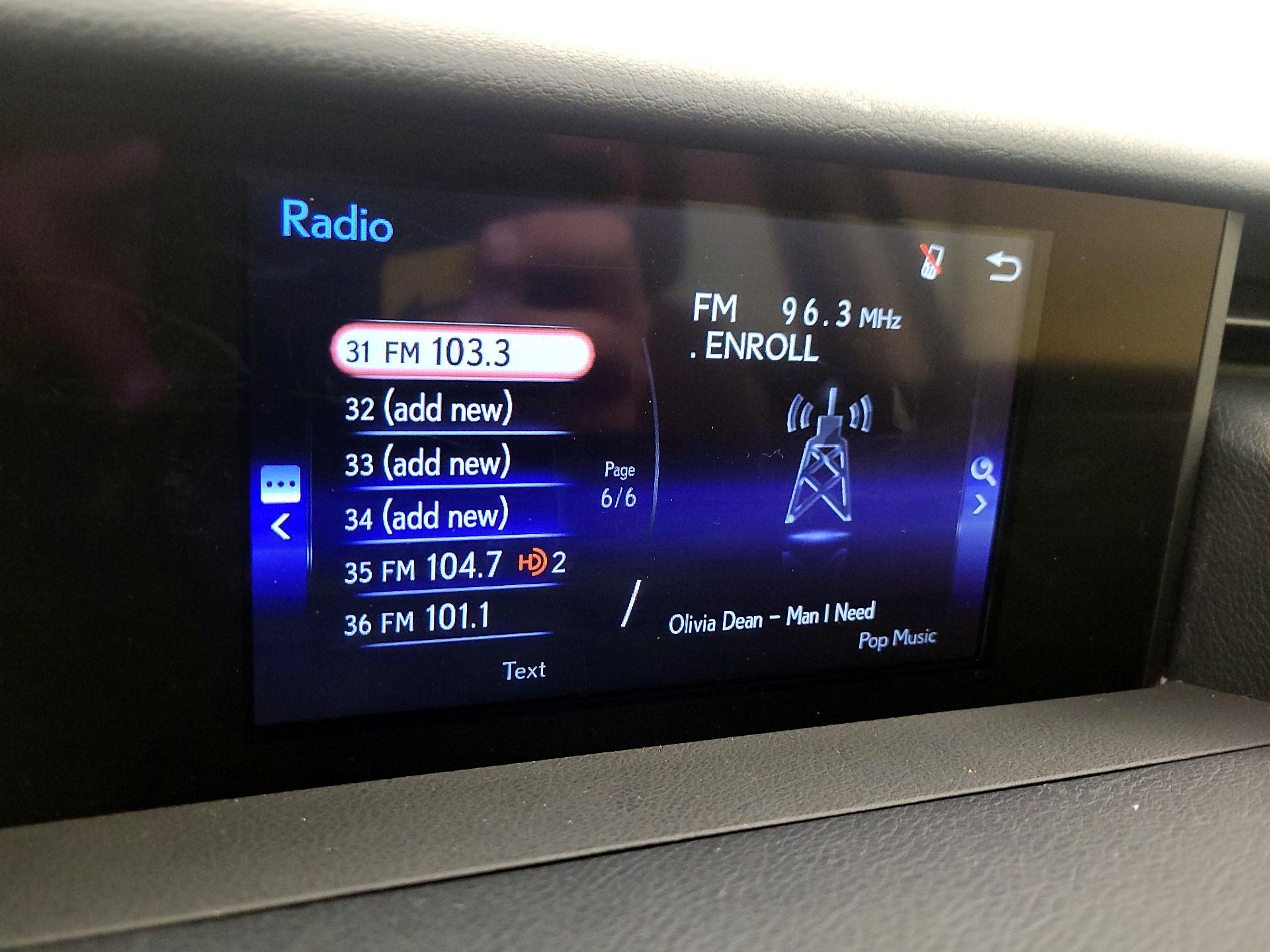 Thumbnail: 2018 Lexus IS - 15