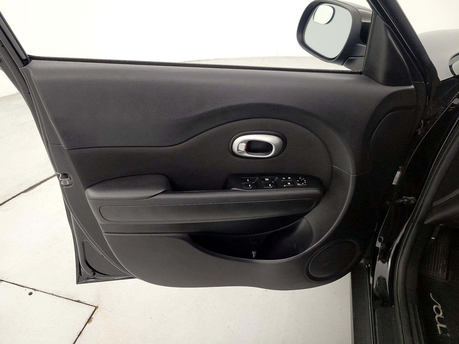 Thumbnail: 2015 Kia Soul - 12