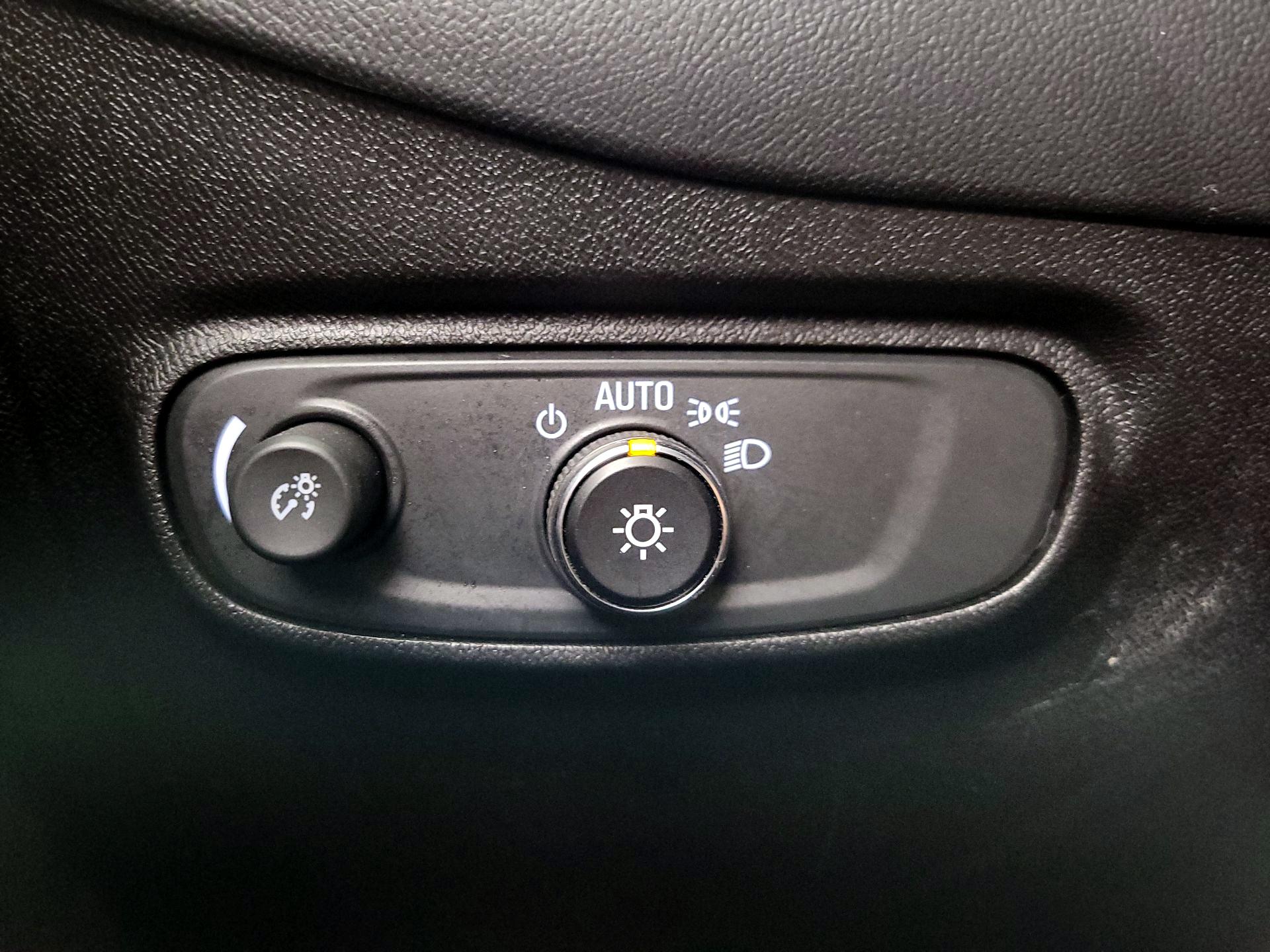 Thumbnail: 2018 Chevrolet Equinox - 13