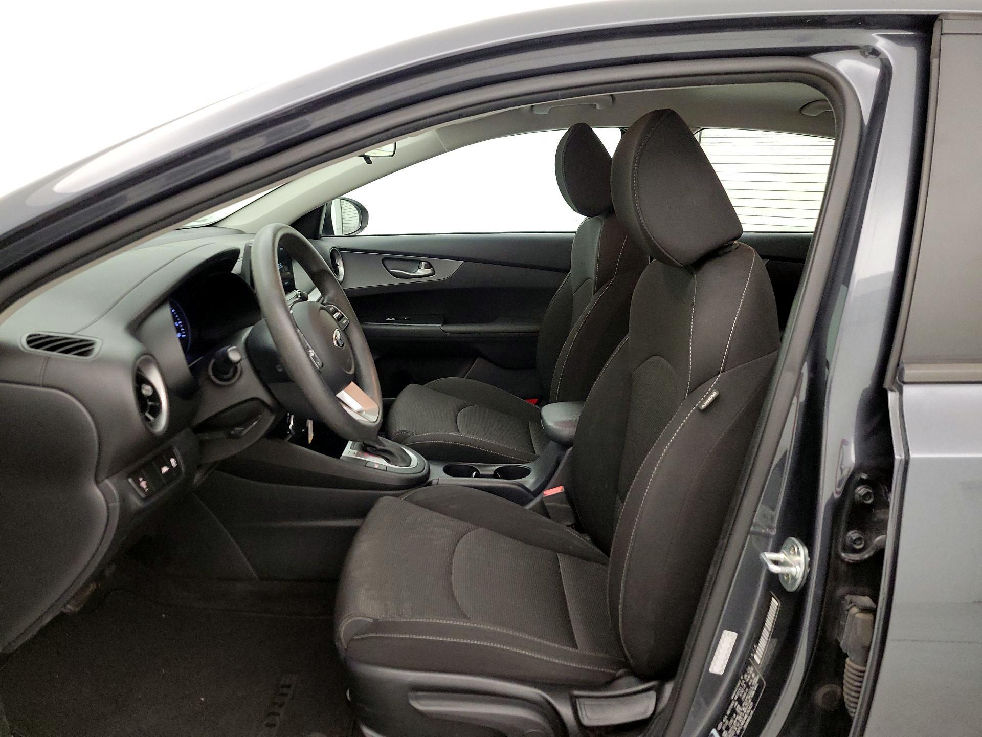 Thumbnail: 2021 Kia Forte - 11