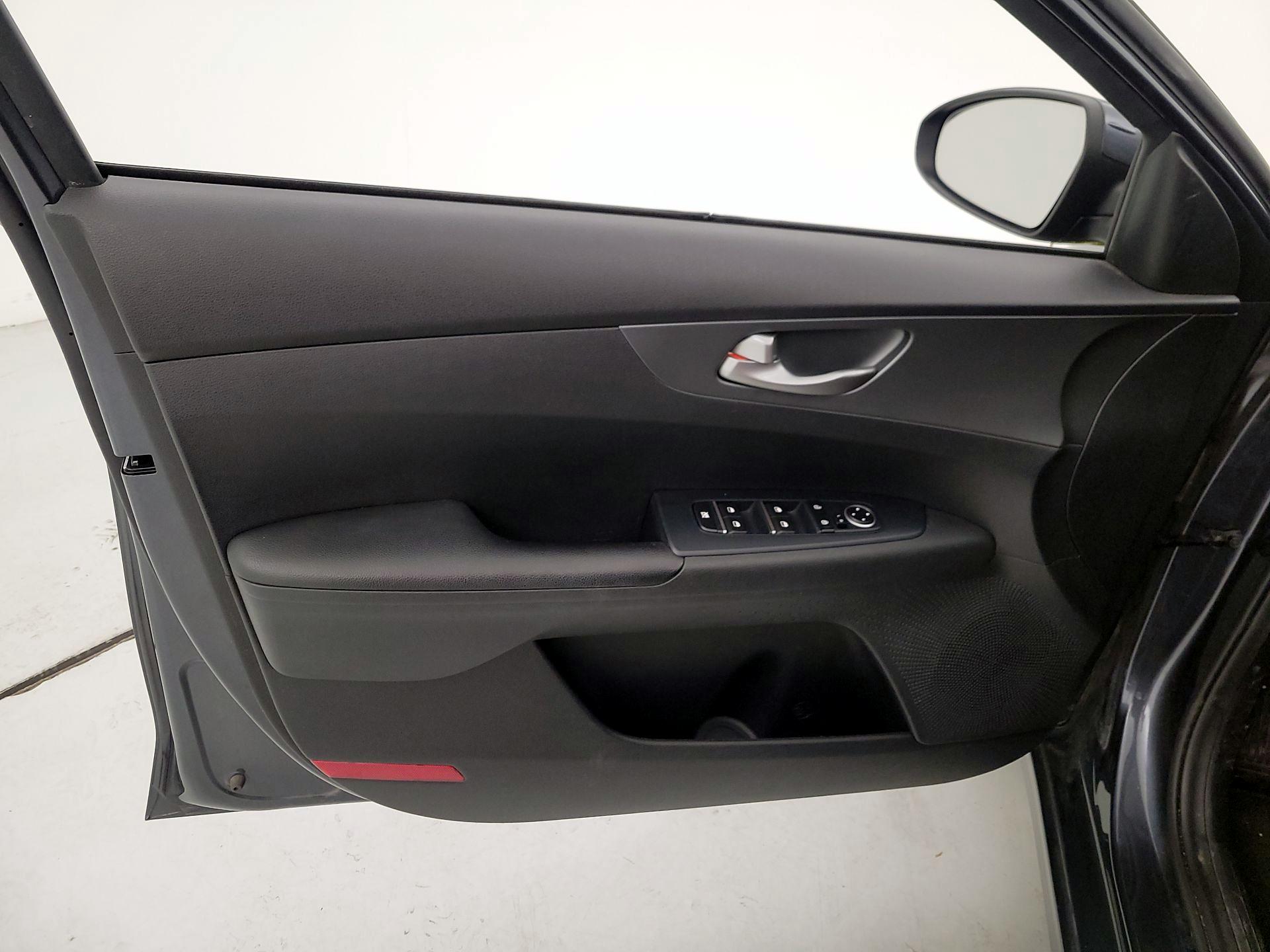 Thumbnail: 2021 Kia Forte - 12