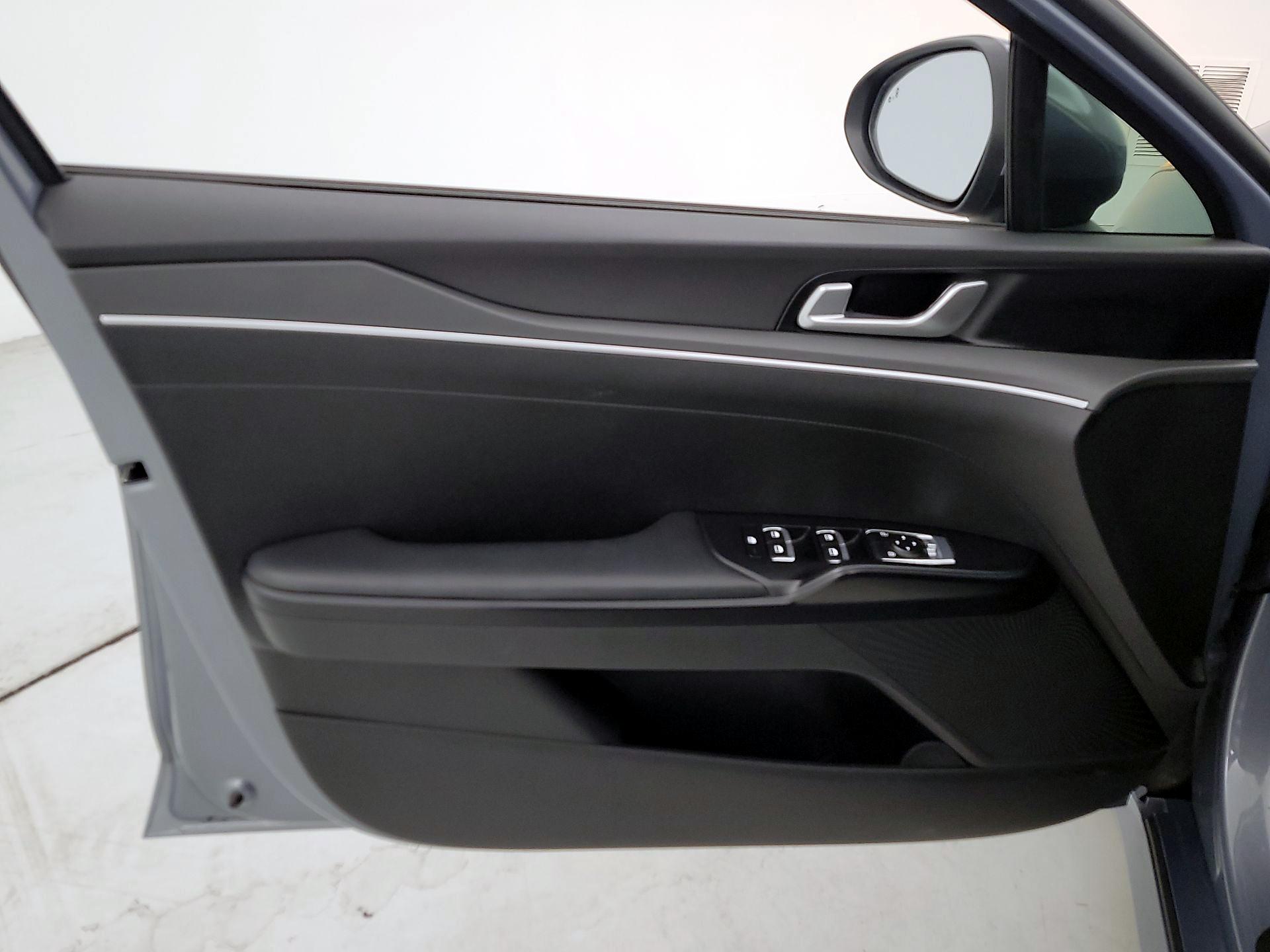 Thumbnail: 2022 Kia K5 - 12