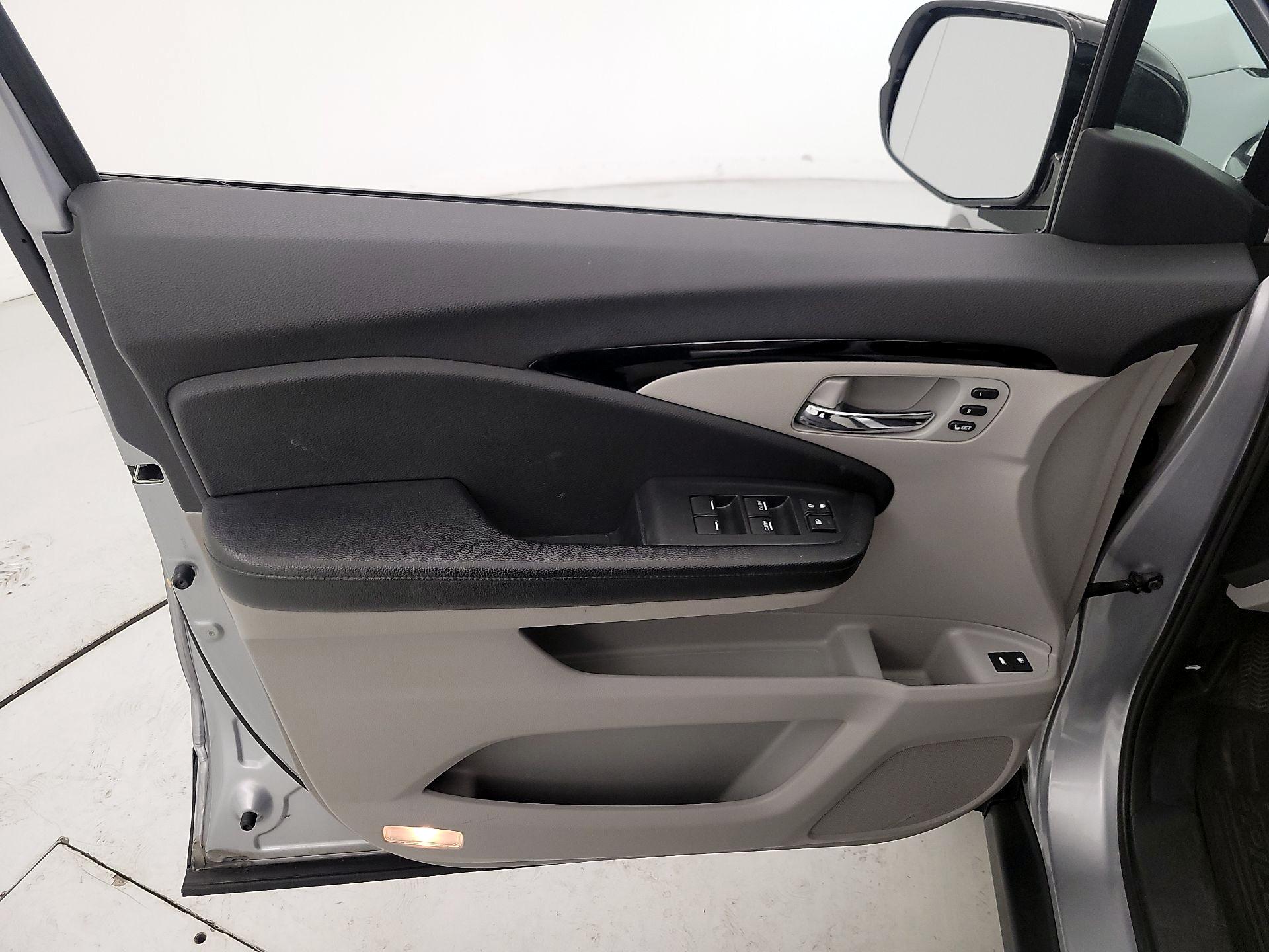 Thumbnail: 2016 Honda Pilot - 12