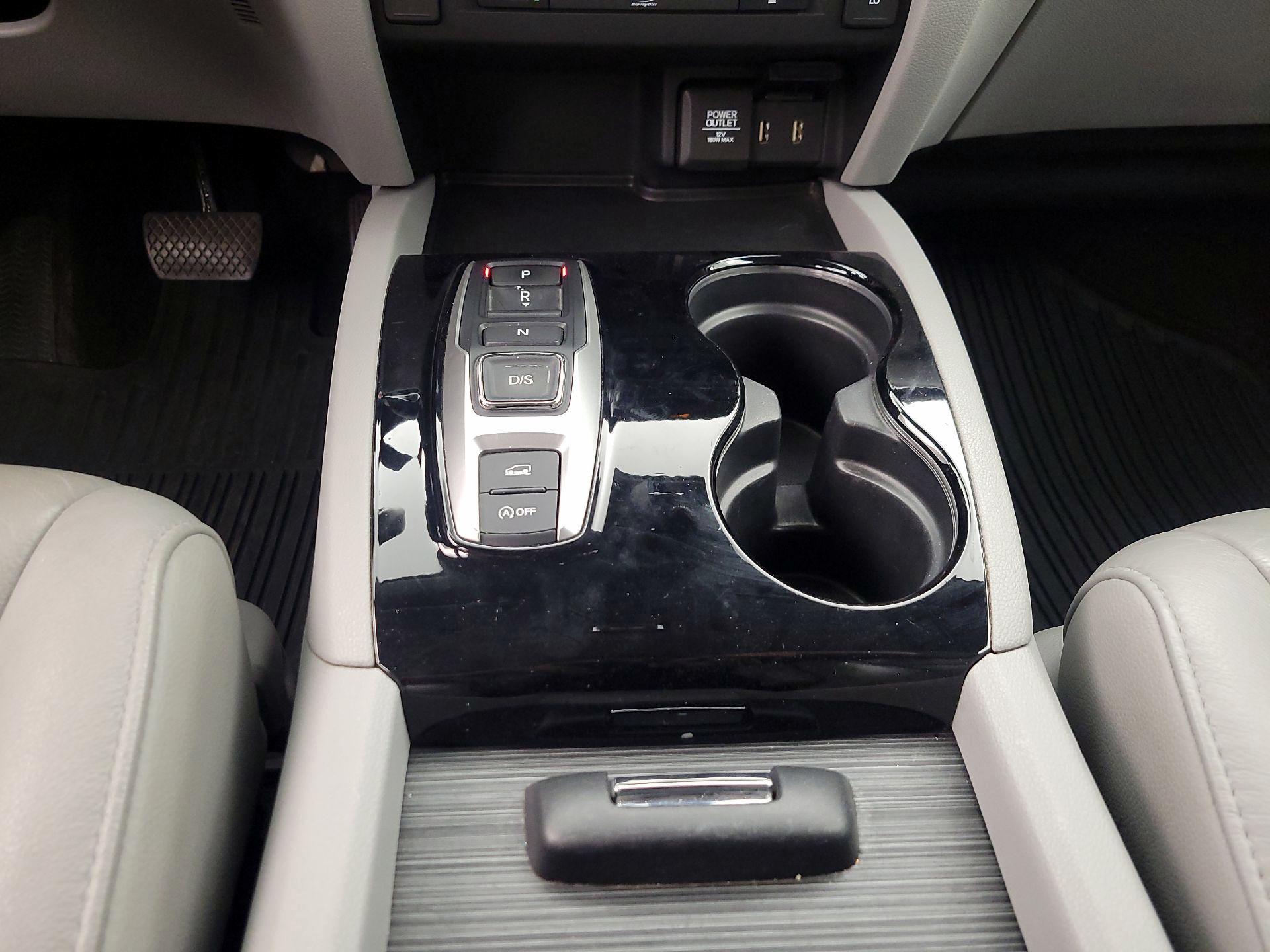 Thumbnail: 2016 Honda Pilot - 18