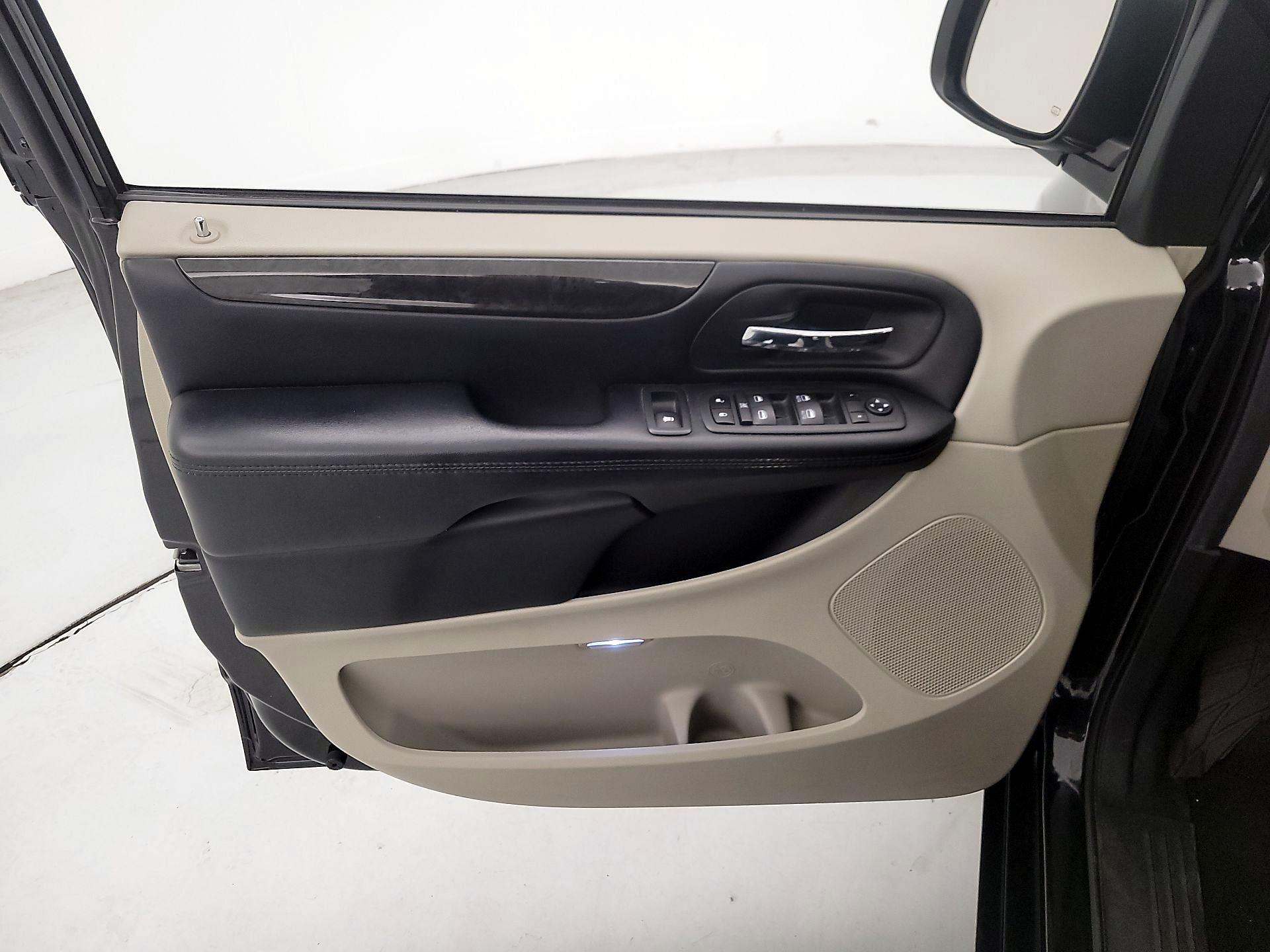 Thumbnail: 2019 Dodge Grand Caravan - 12