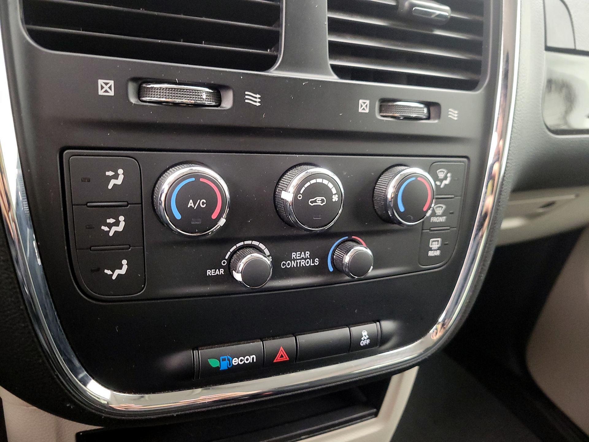 Thumbnail: 2019 Dodge Grand Caravan - 16