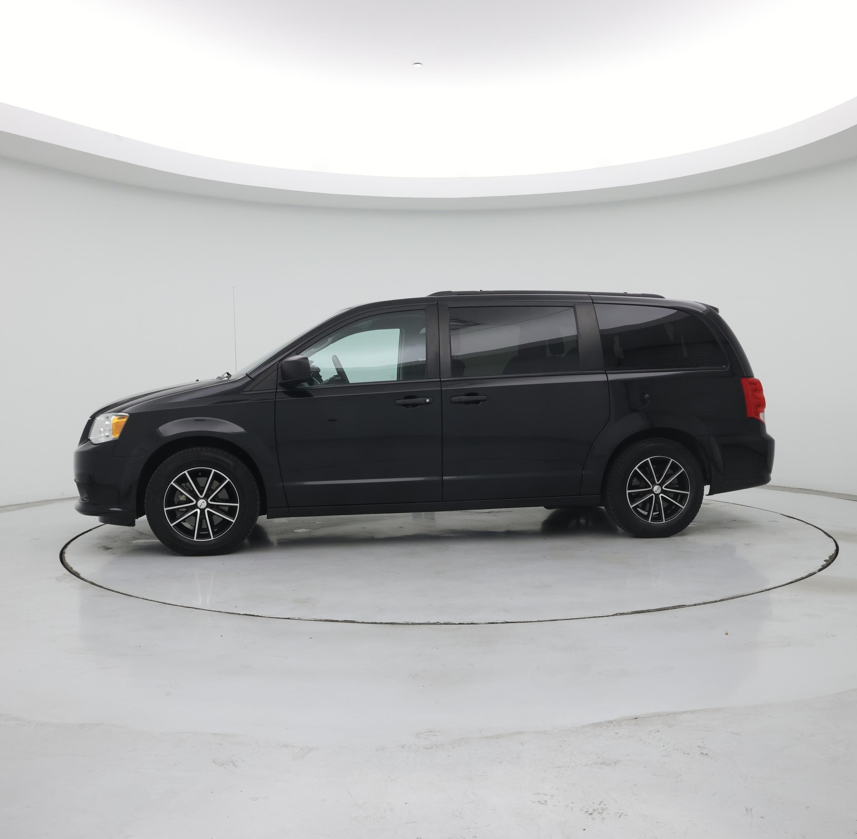 Thumbnail: 2019 Dodge Grand Caravan - 3