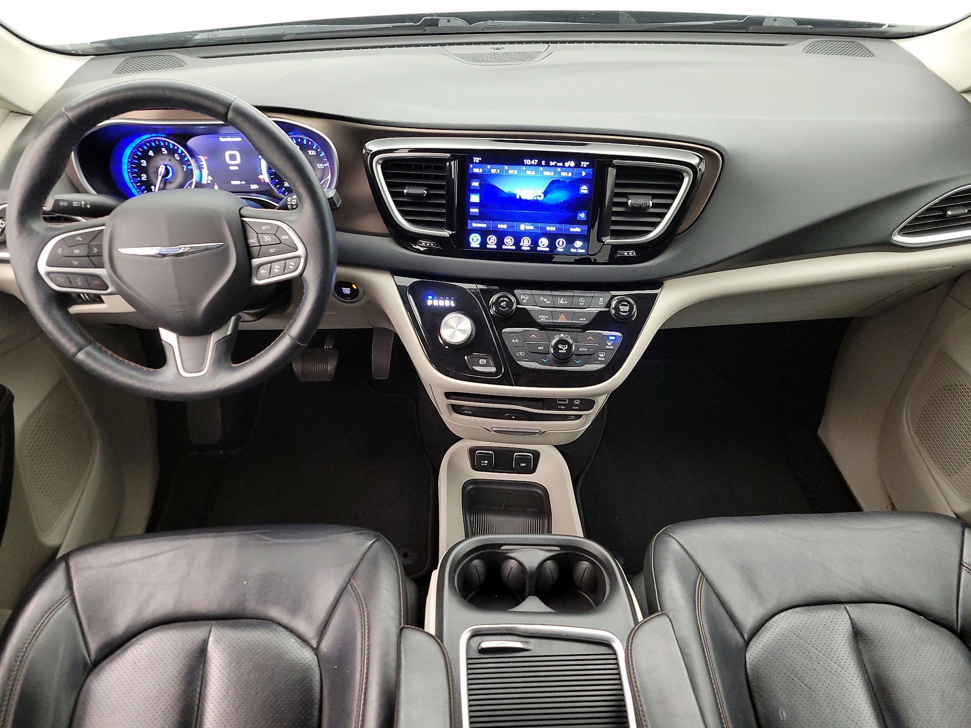 Thumbnail: 2017 Chrysler Pacifica - 9