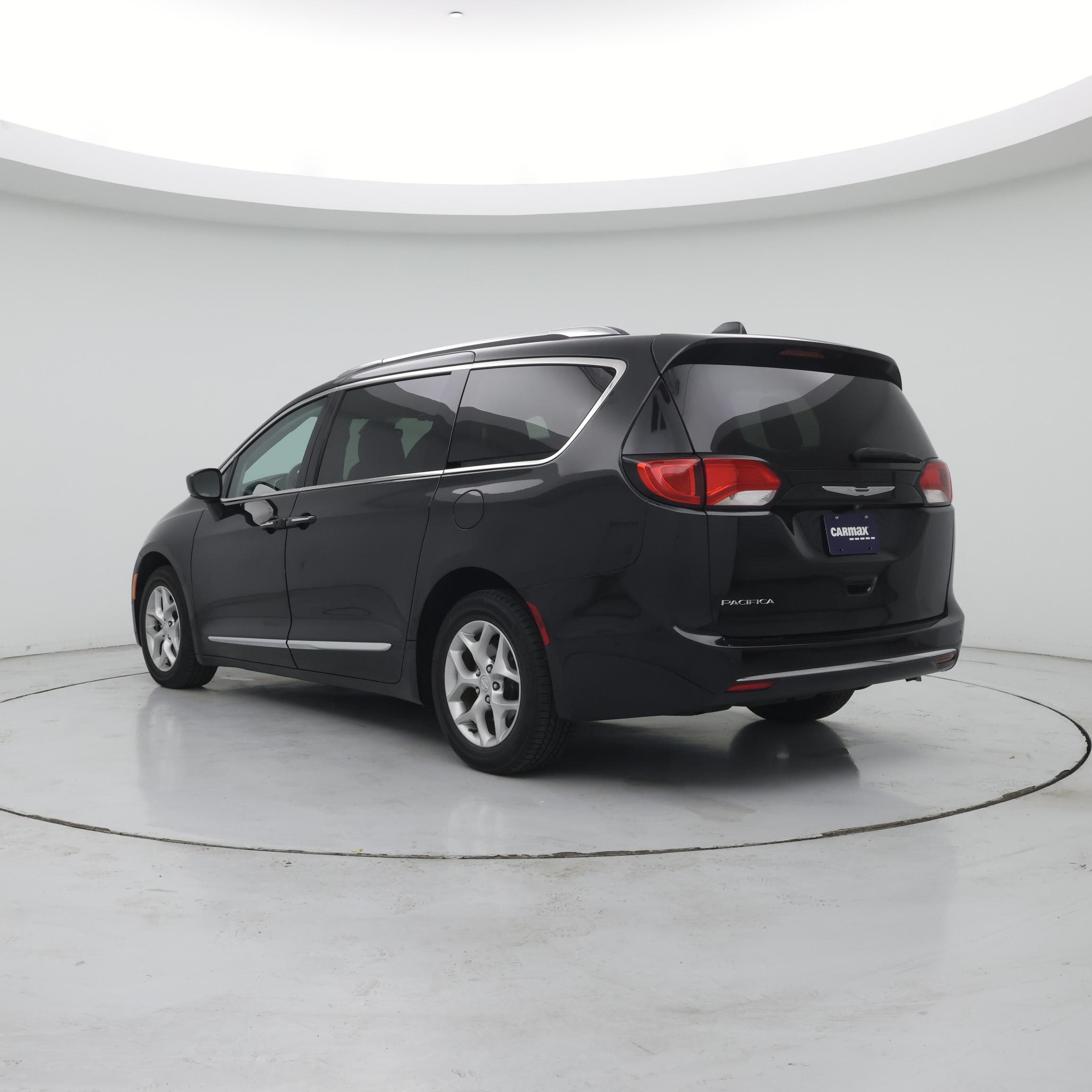 Thumbnail: 2017 Chrysler Pacifica - 2