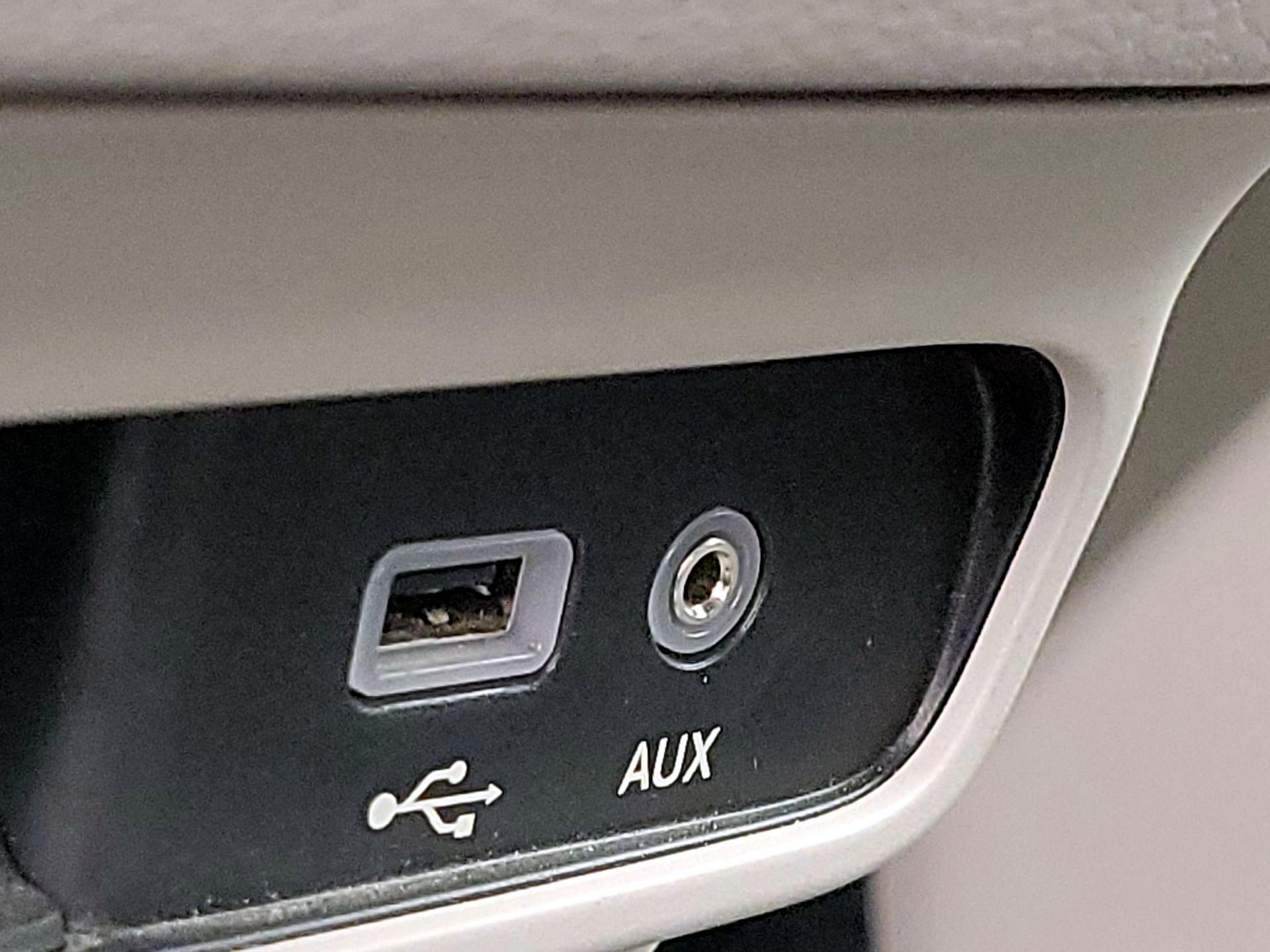 Thumbnail: 2017 Chrysler Pacifica - 19