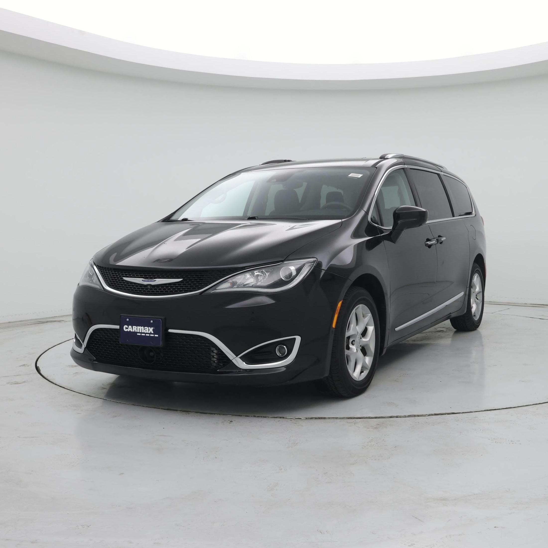 Thumbnail: 2017 Chrysler Pacifica - 4
