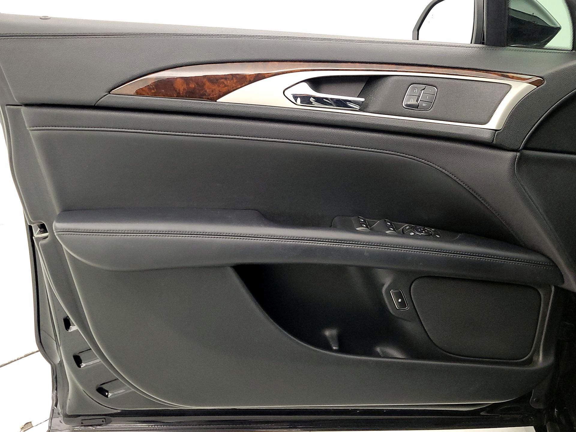 Thumbnail: 2017 Lincoln MKZ - 12