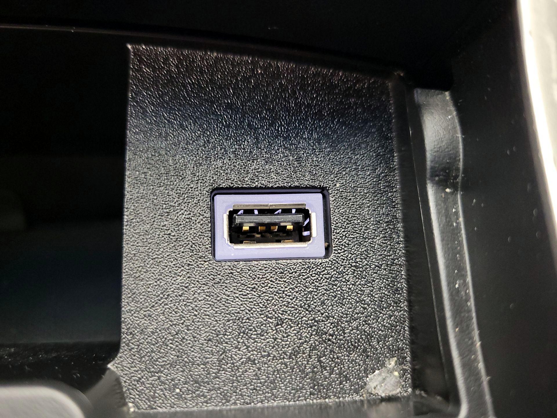 Thumbnail: 2017 Lincoln MKZ - 19