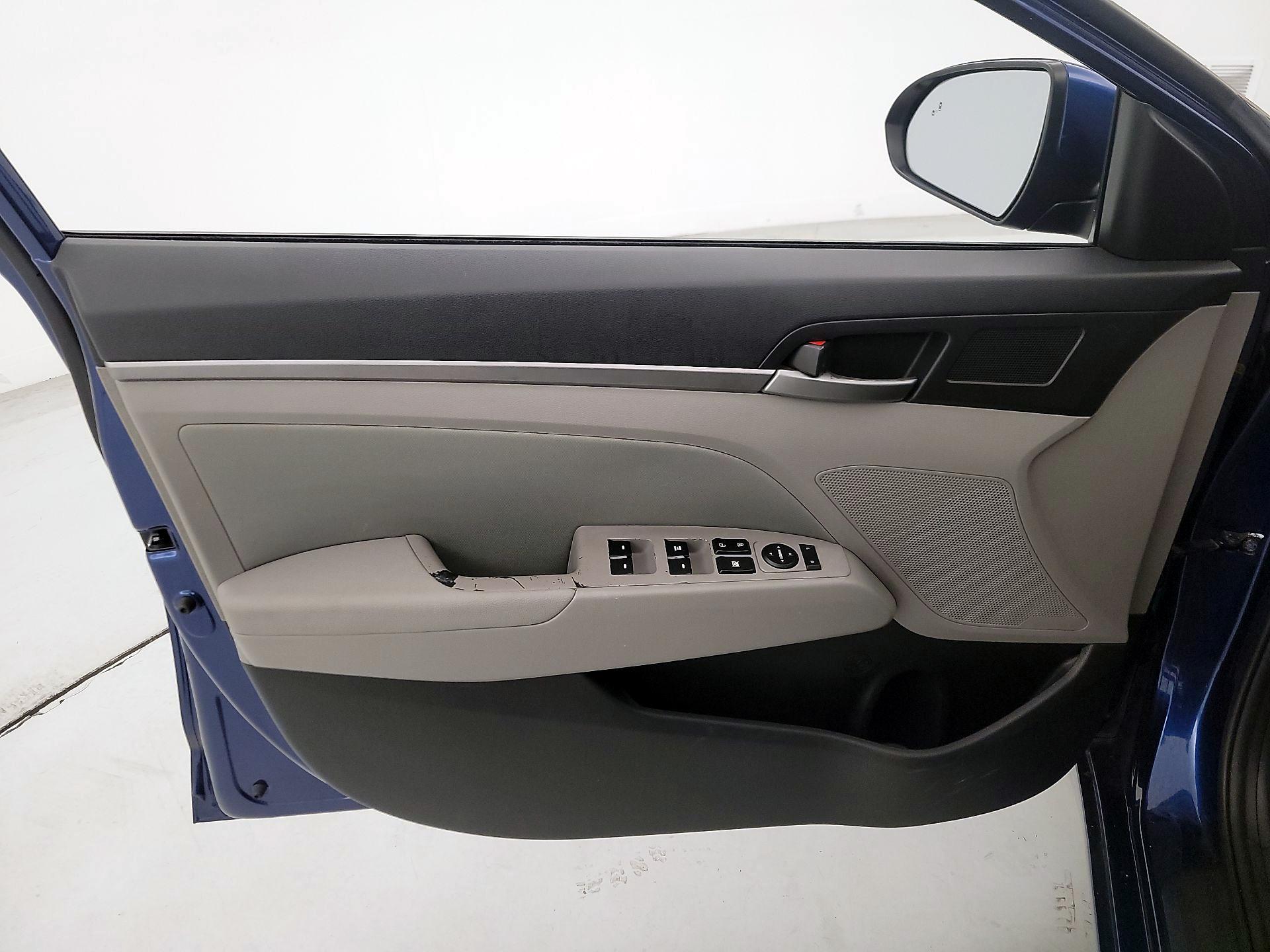 Thumbnail: 2018 Hyundai Elantra - 12