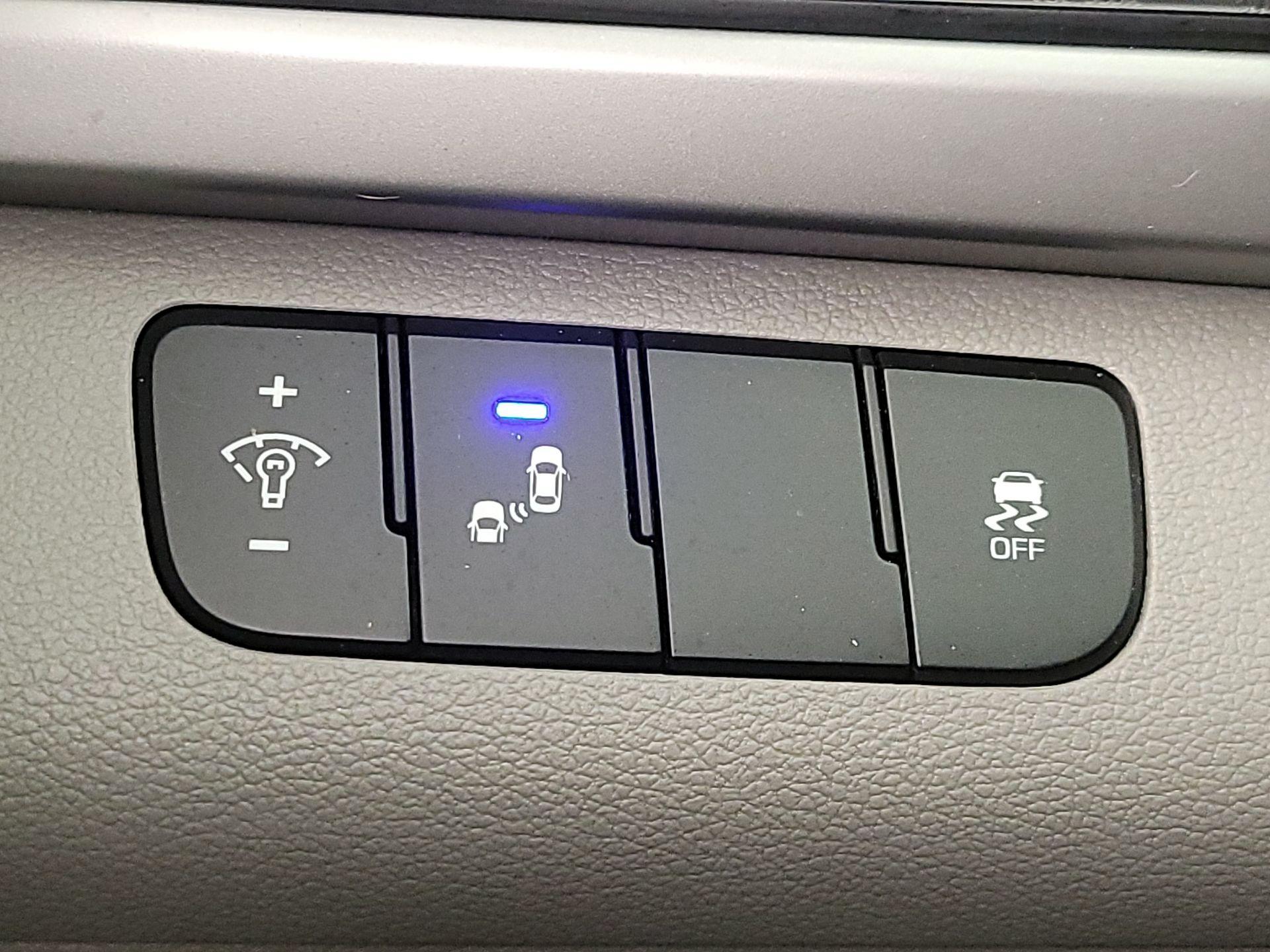 Thumbnail: 2018 Hyundai Elantra - 13