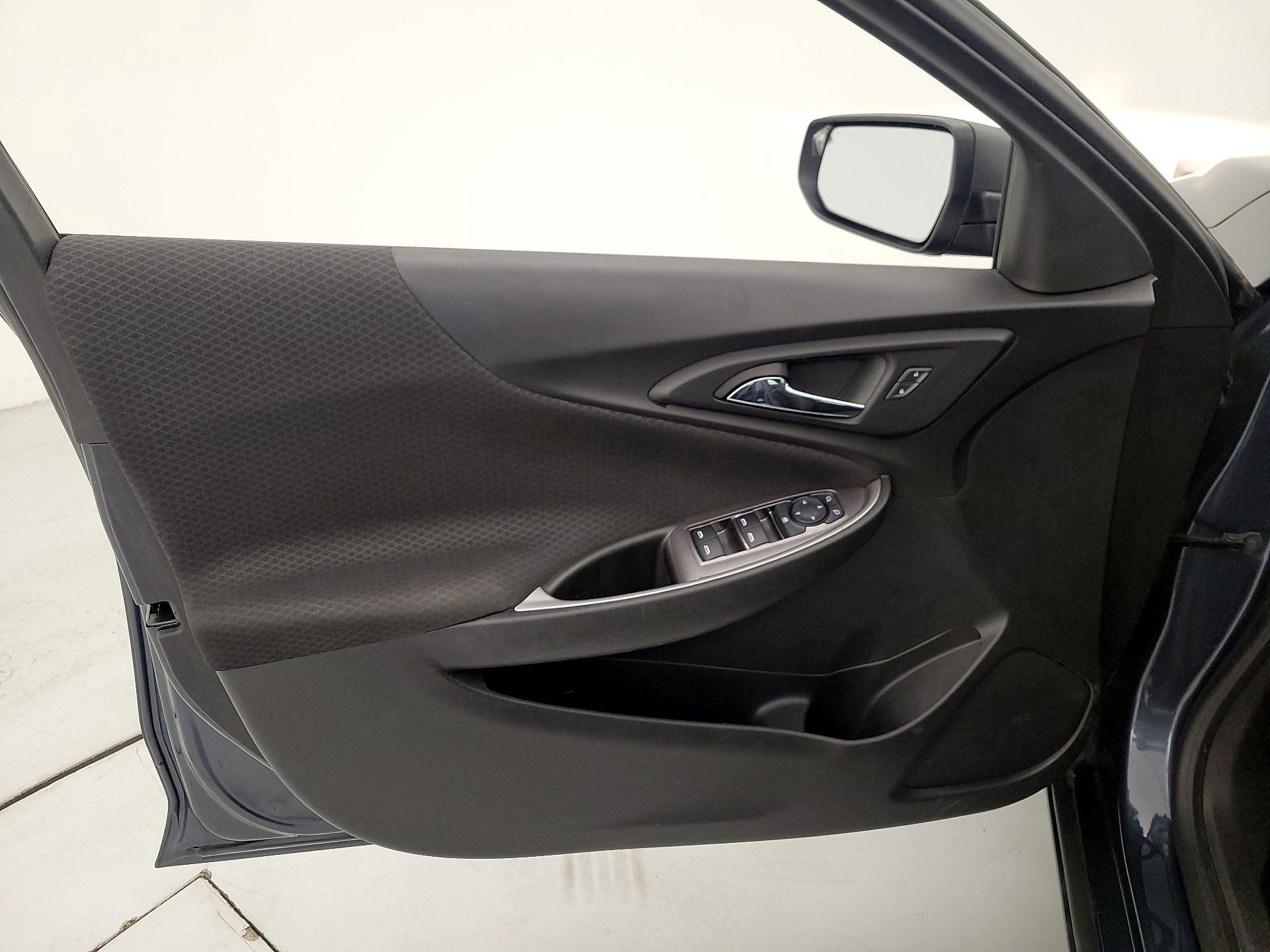 Thumbnail: 2019 Chevrolet Malibu - 12