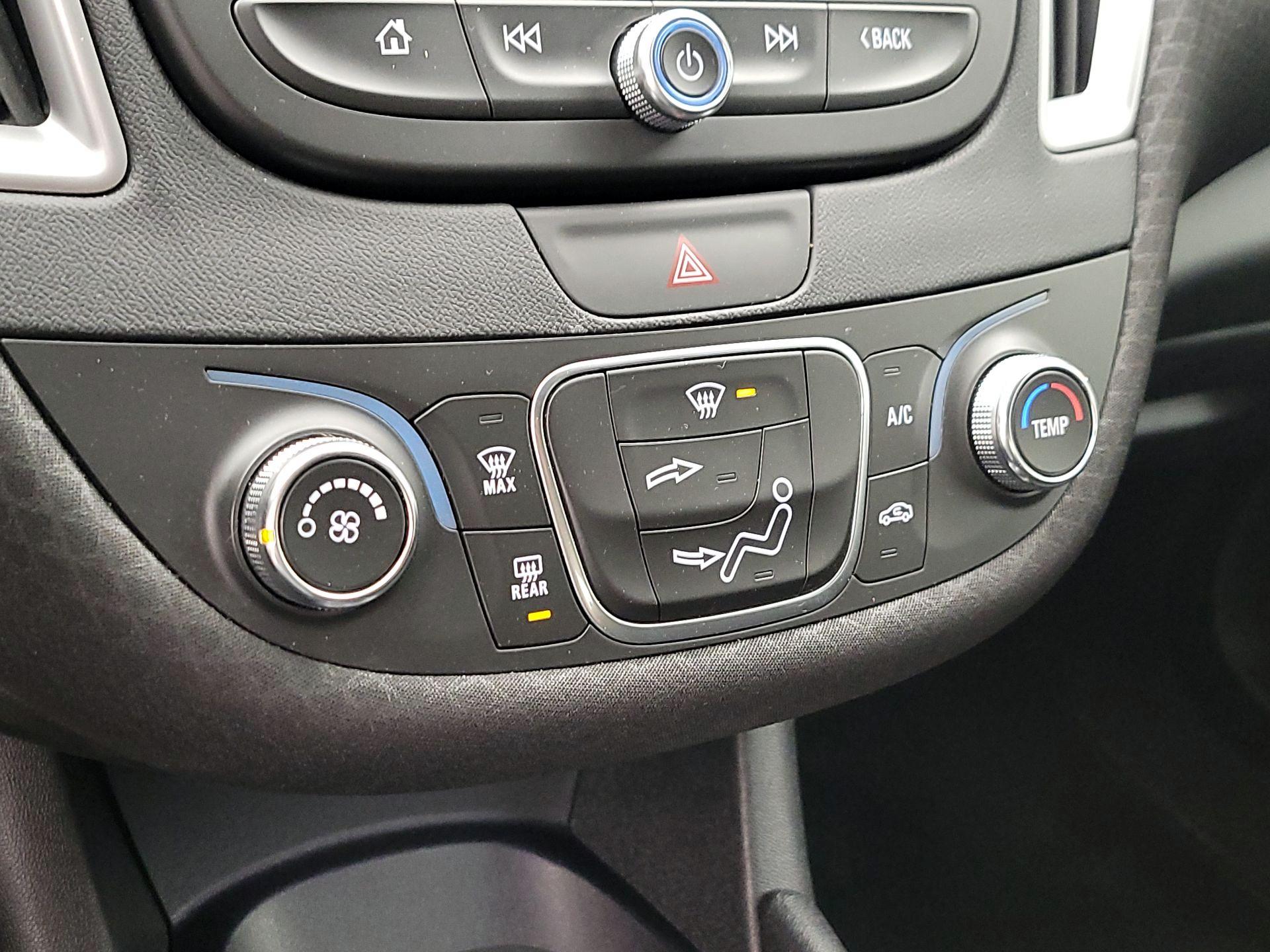 Thumbnail: 2019 Chevrolet Malibu - 16