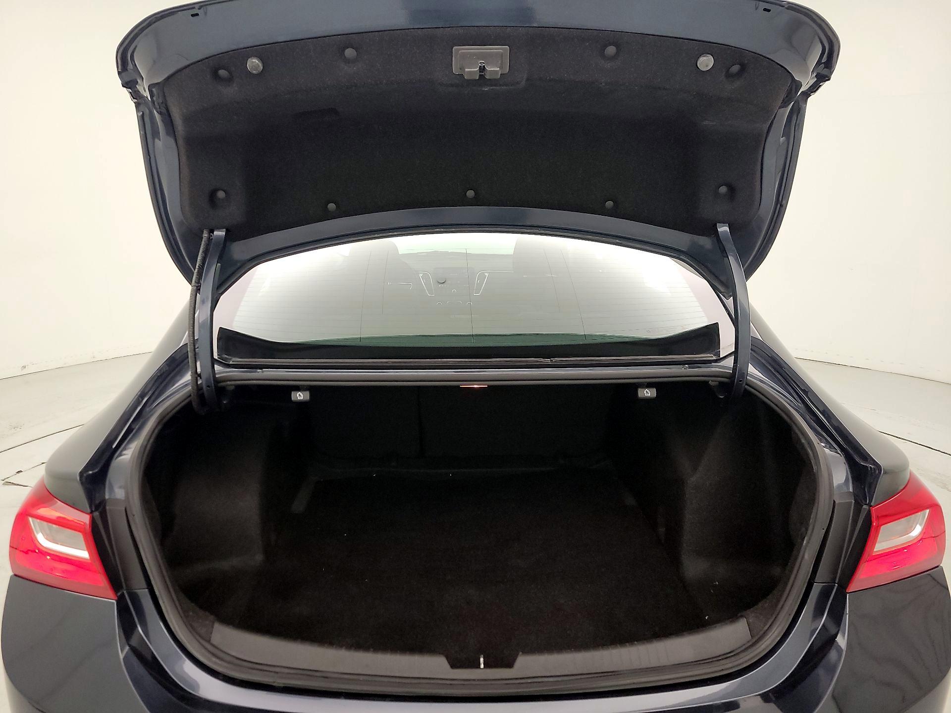 Thumbnail: 2019 Chevrolet Malibu - 20