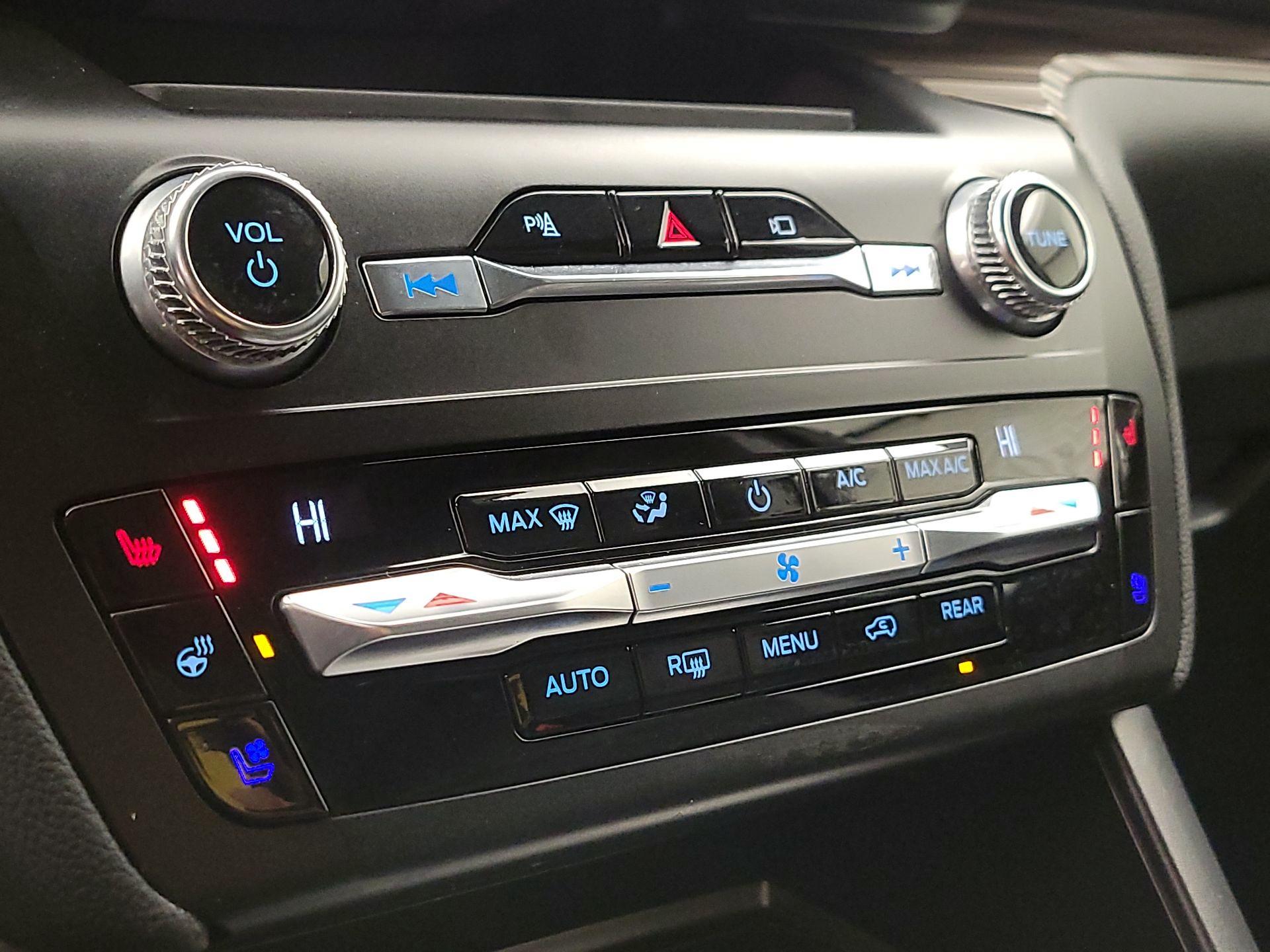 Thumbnail: 2020 Ford Explorer - 17