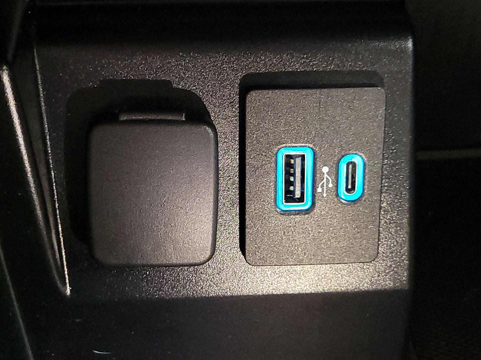 Thumbnail: 2020 Ford Explorer - 19