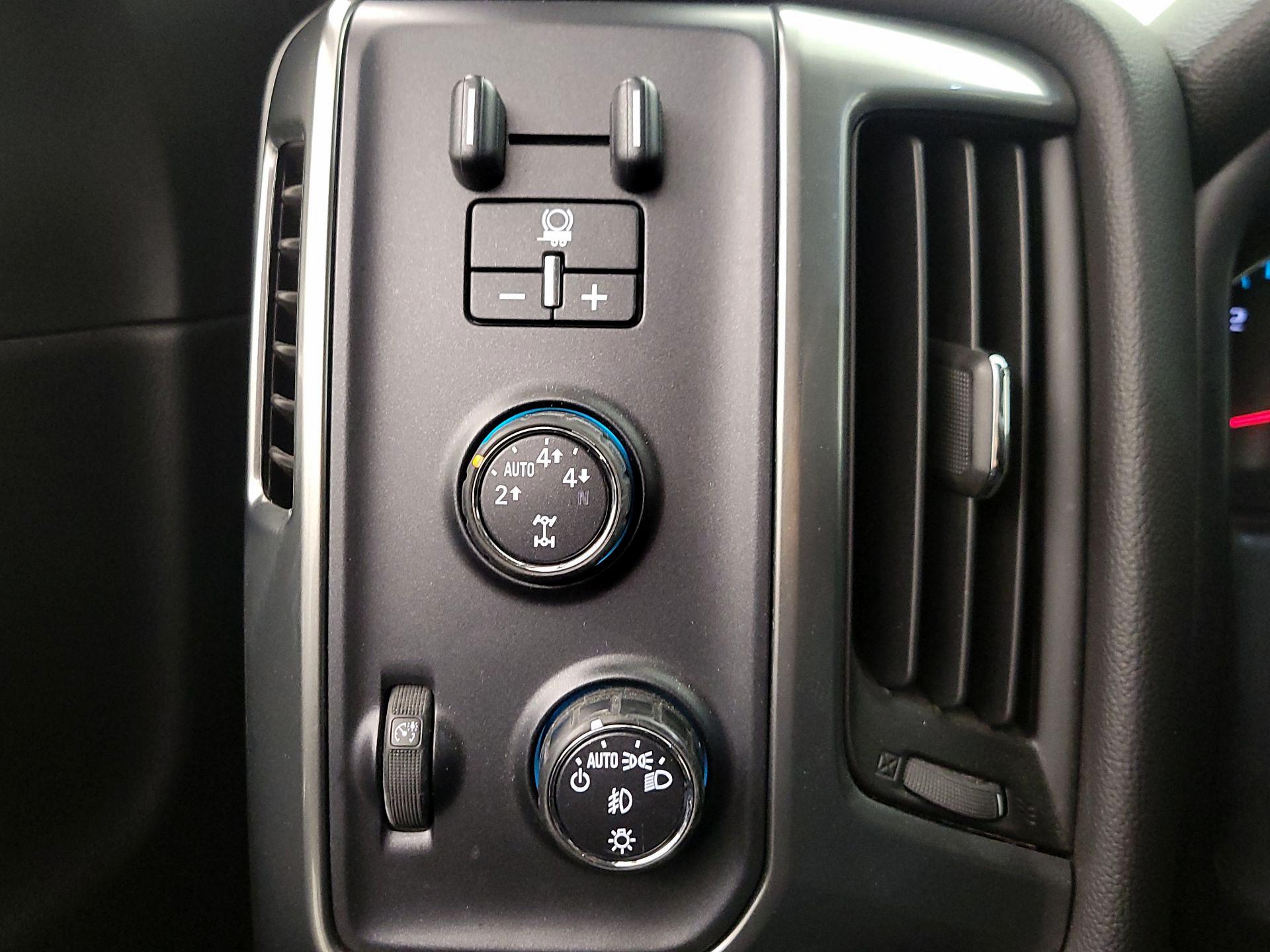 Thumbnail: 2016 Chevrolet Silverado 1500 - 13