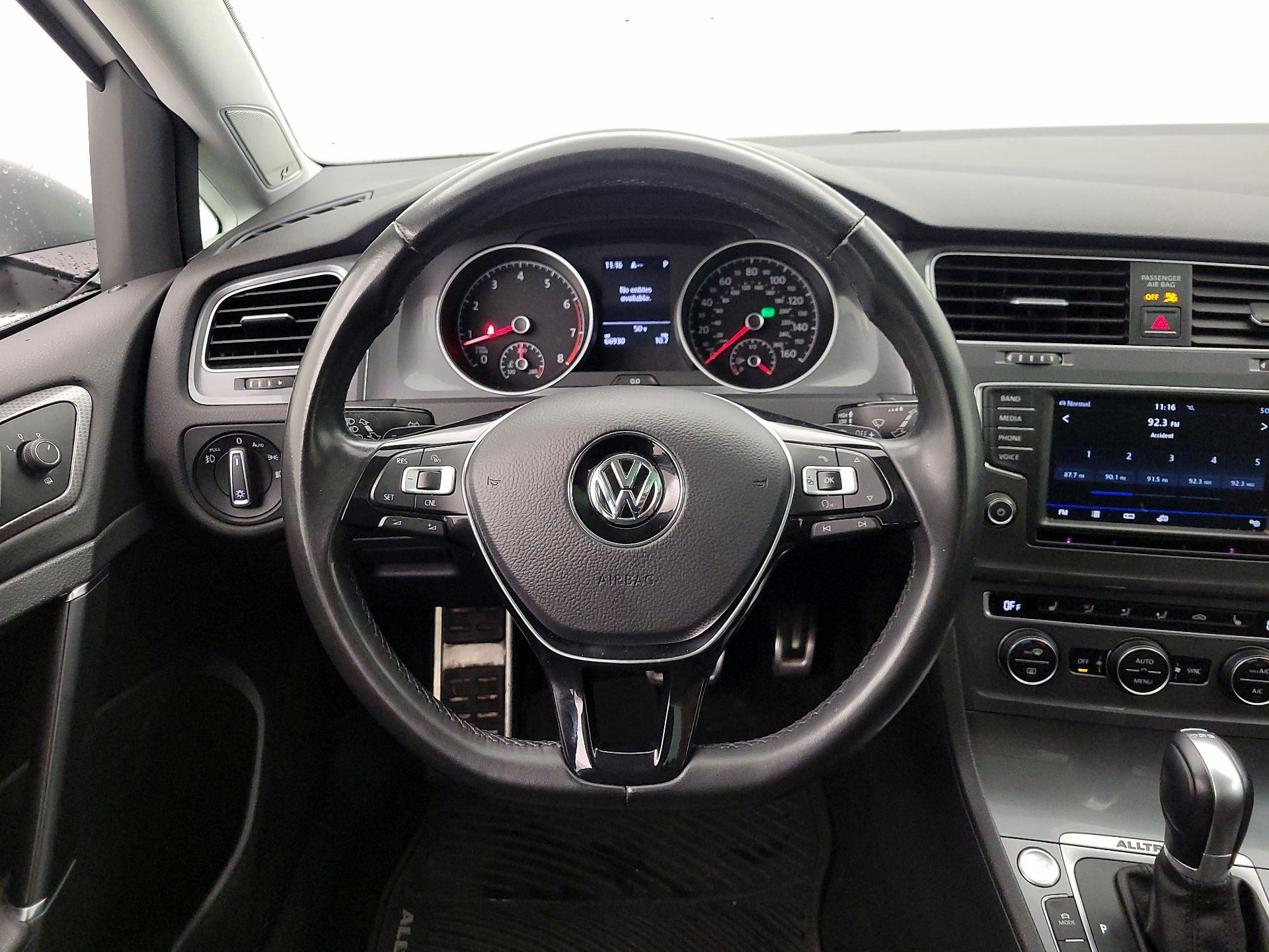 Thumbnail: 2017 Volkswagen Golf - 10