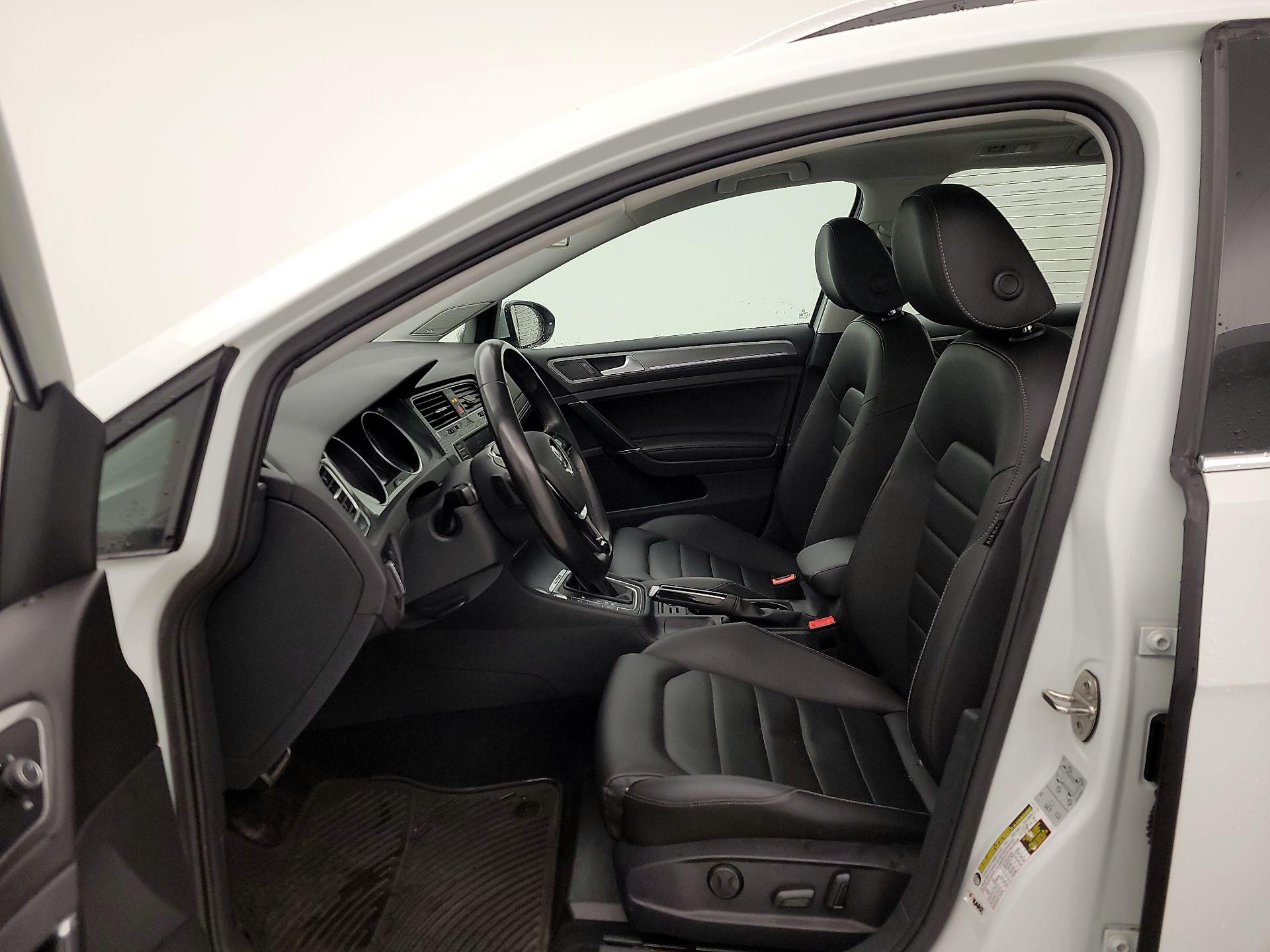 Thumbnail: 2017 Volkswagen Golf - 11