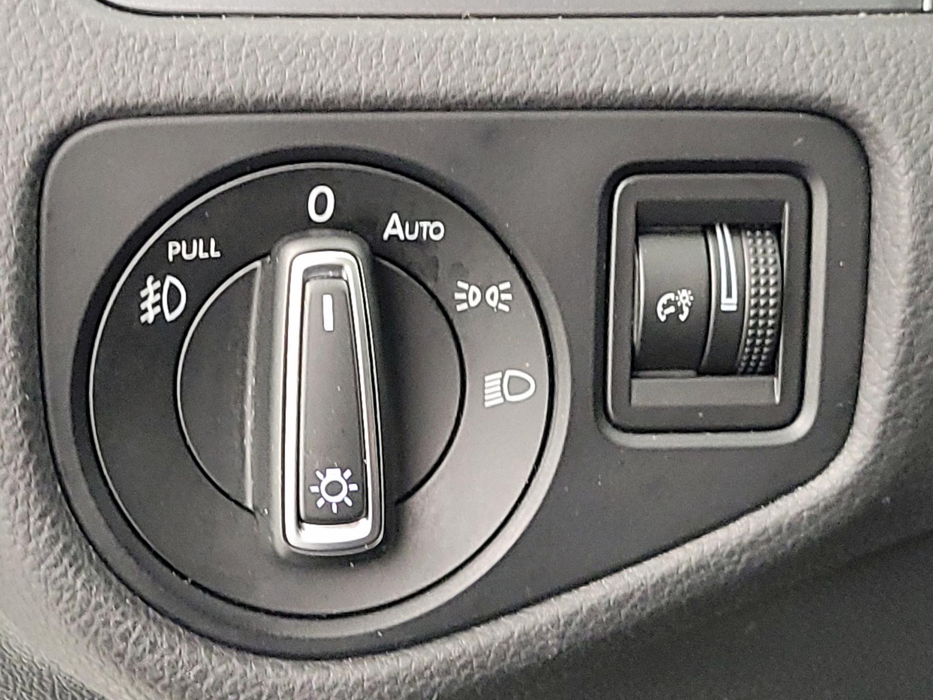 Thumbnail: 2017 Volkswagen Golf - 13