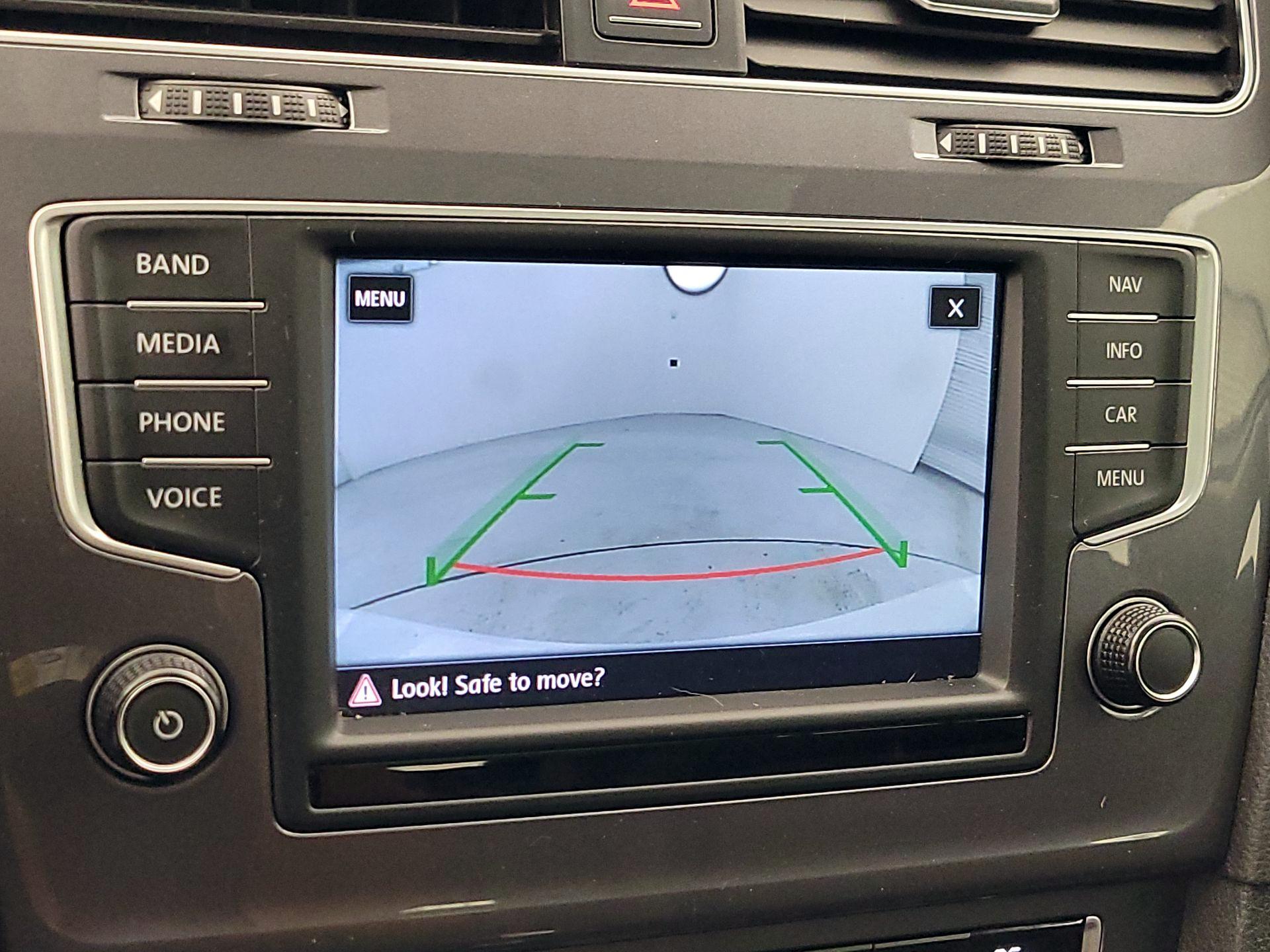 Thumbnail: 2017 Volkswagen Golf - 14