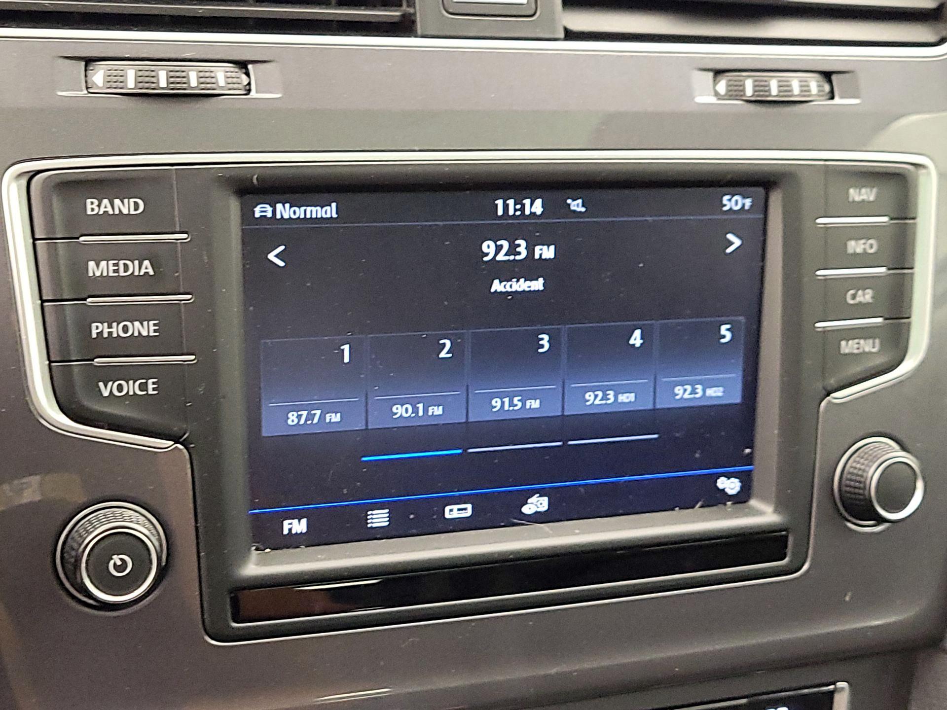 Thumbnail: 2017 Volkswagen Golf - 15