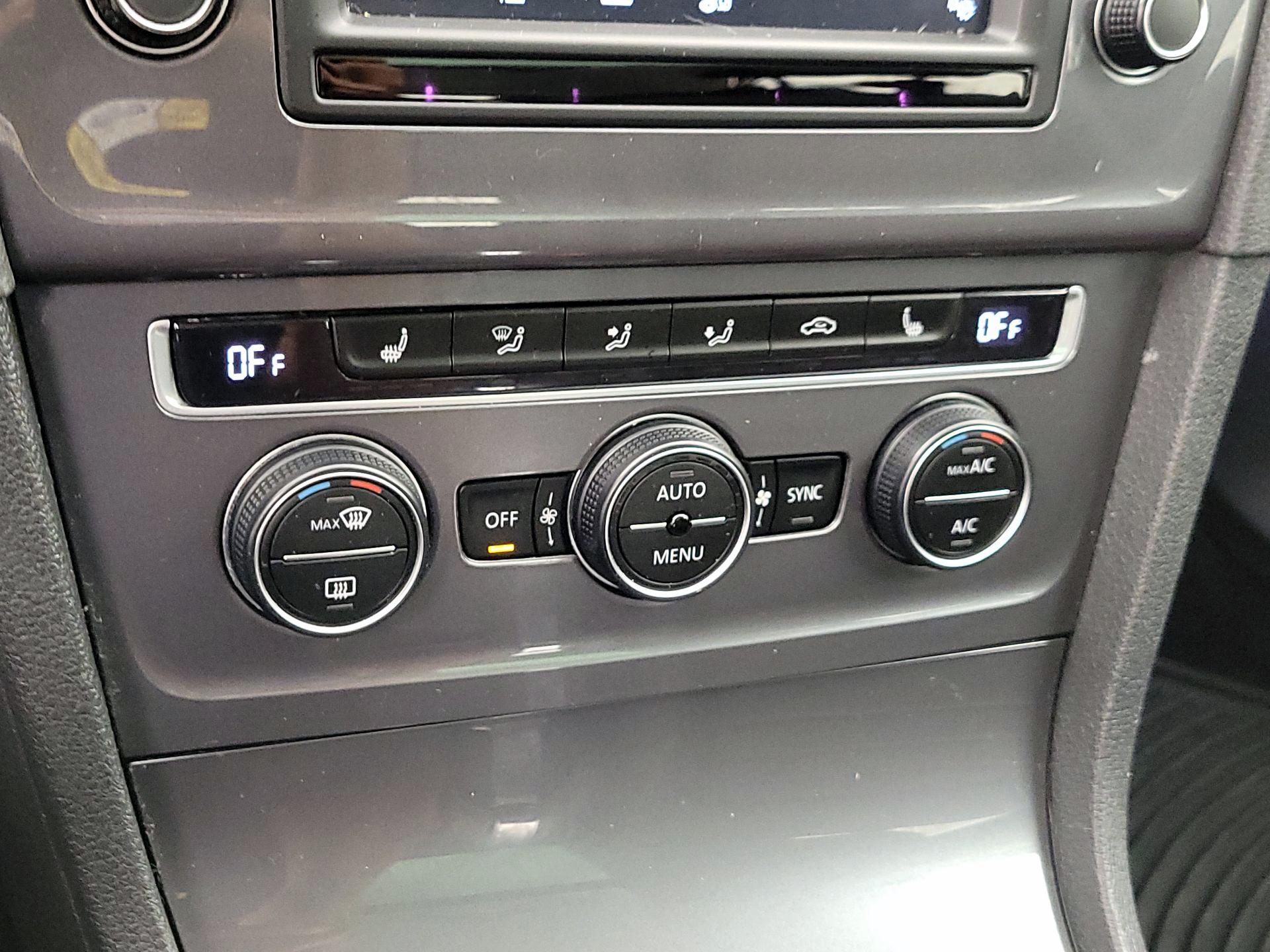 Thumbnail: 2017 Volkswagen Golf - 16