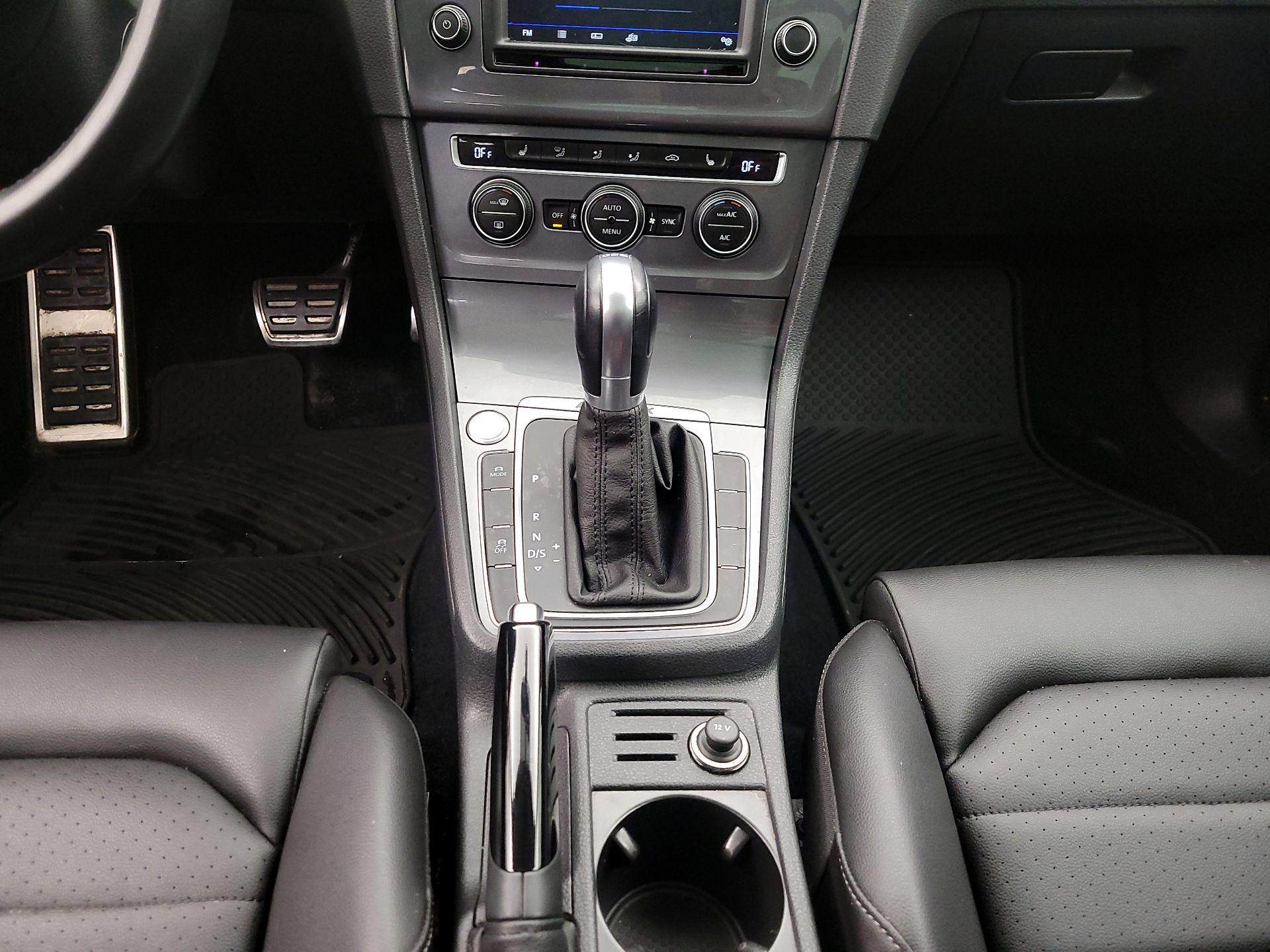 Thumbnail: 2017 Volkswagen Golf - 17