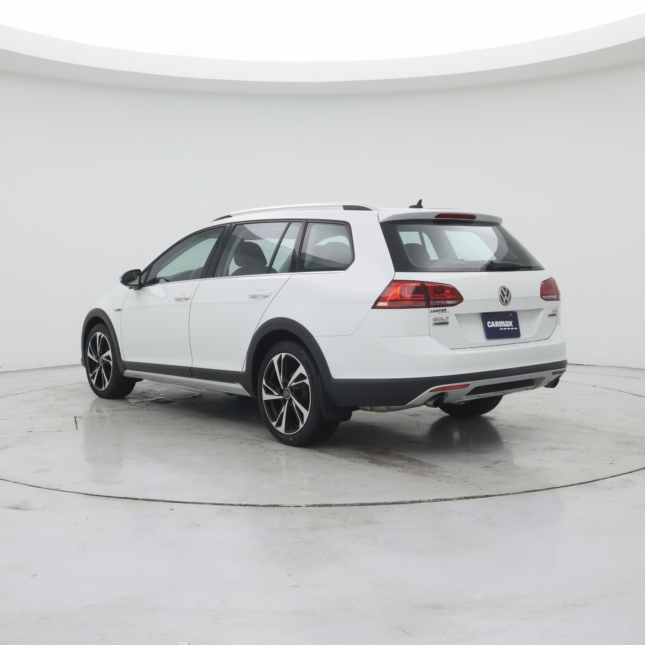 Thumbnail: 2017 Volkswagen Golf - 2