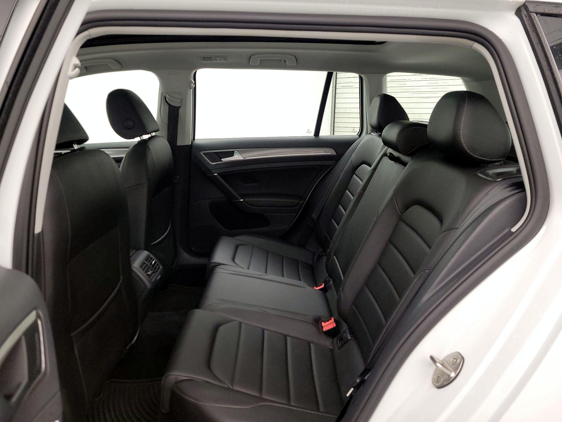 Thumbnail: 2017 Volkswagen Golf - 20