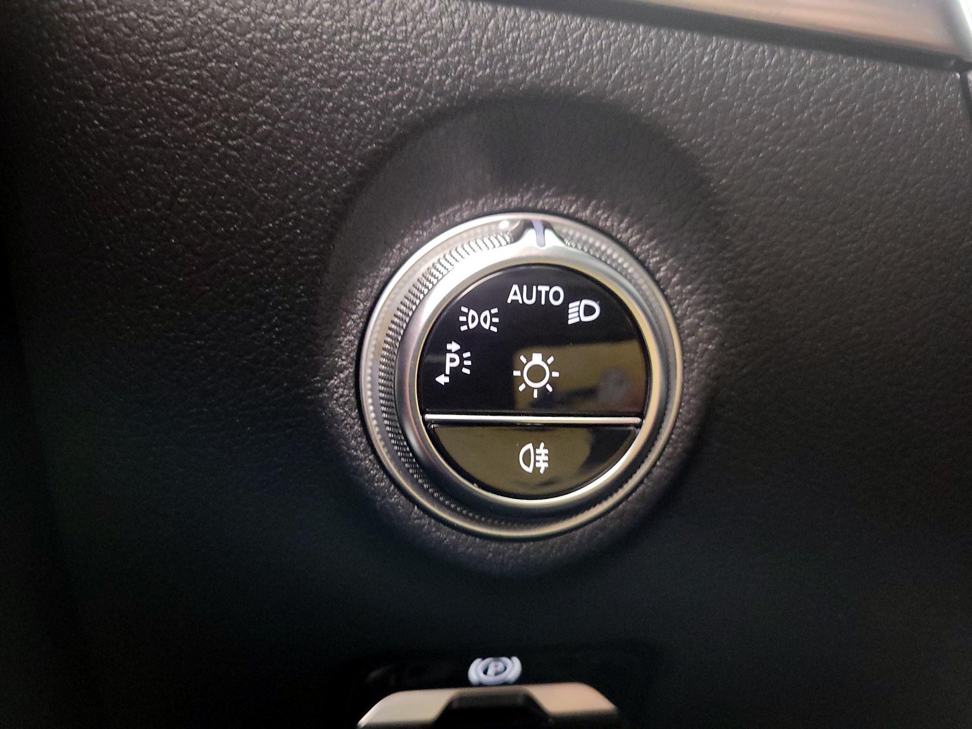 Thumbnail: 2024 Mercedes-Benz C-Class - 13