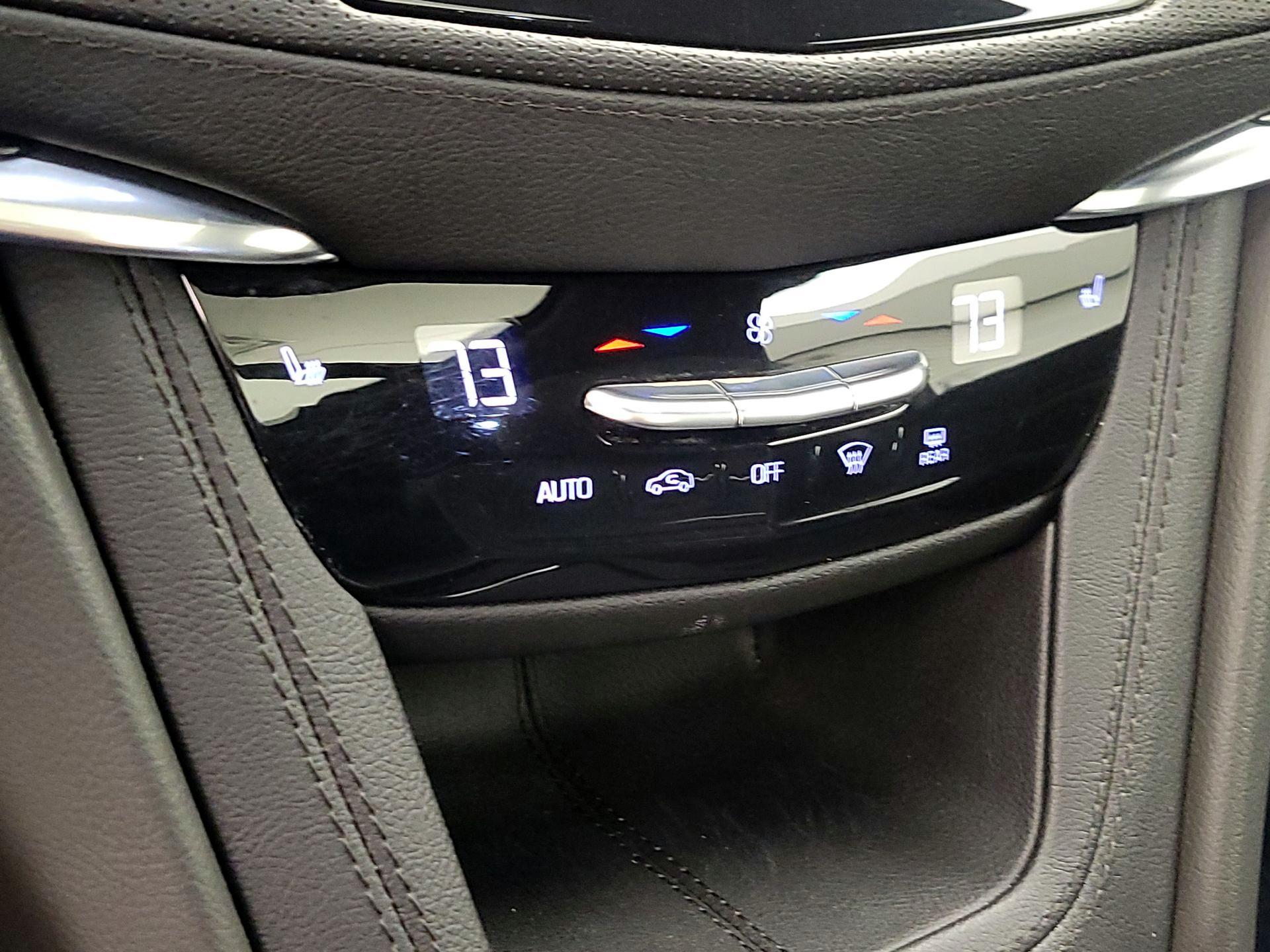 Thumbnail: 2021 Cadillac XT5 - 16