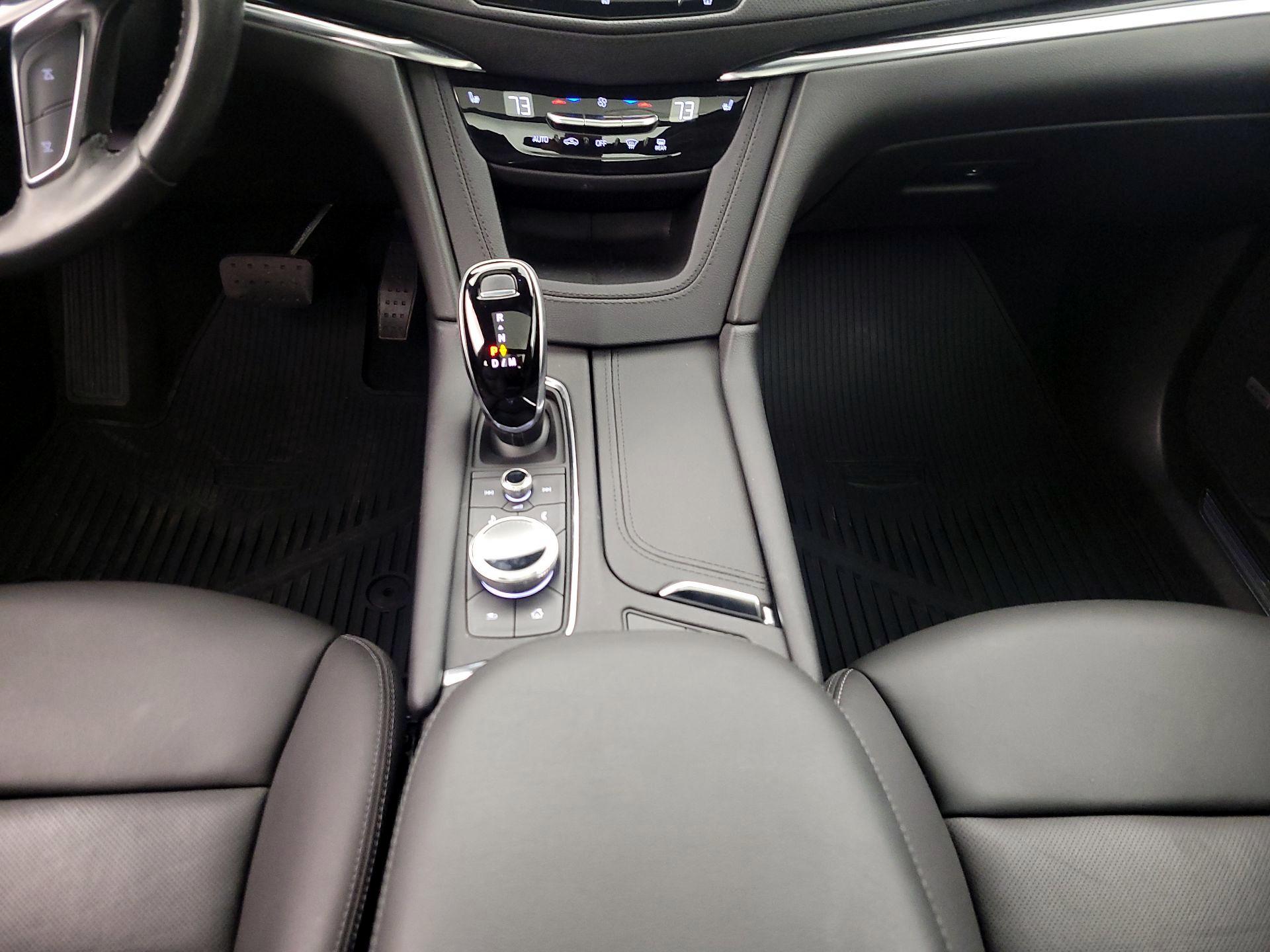 Thumbnail: 2021 Cadillac XT5 - 17