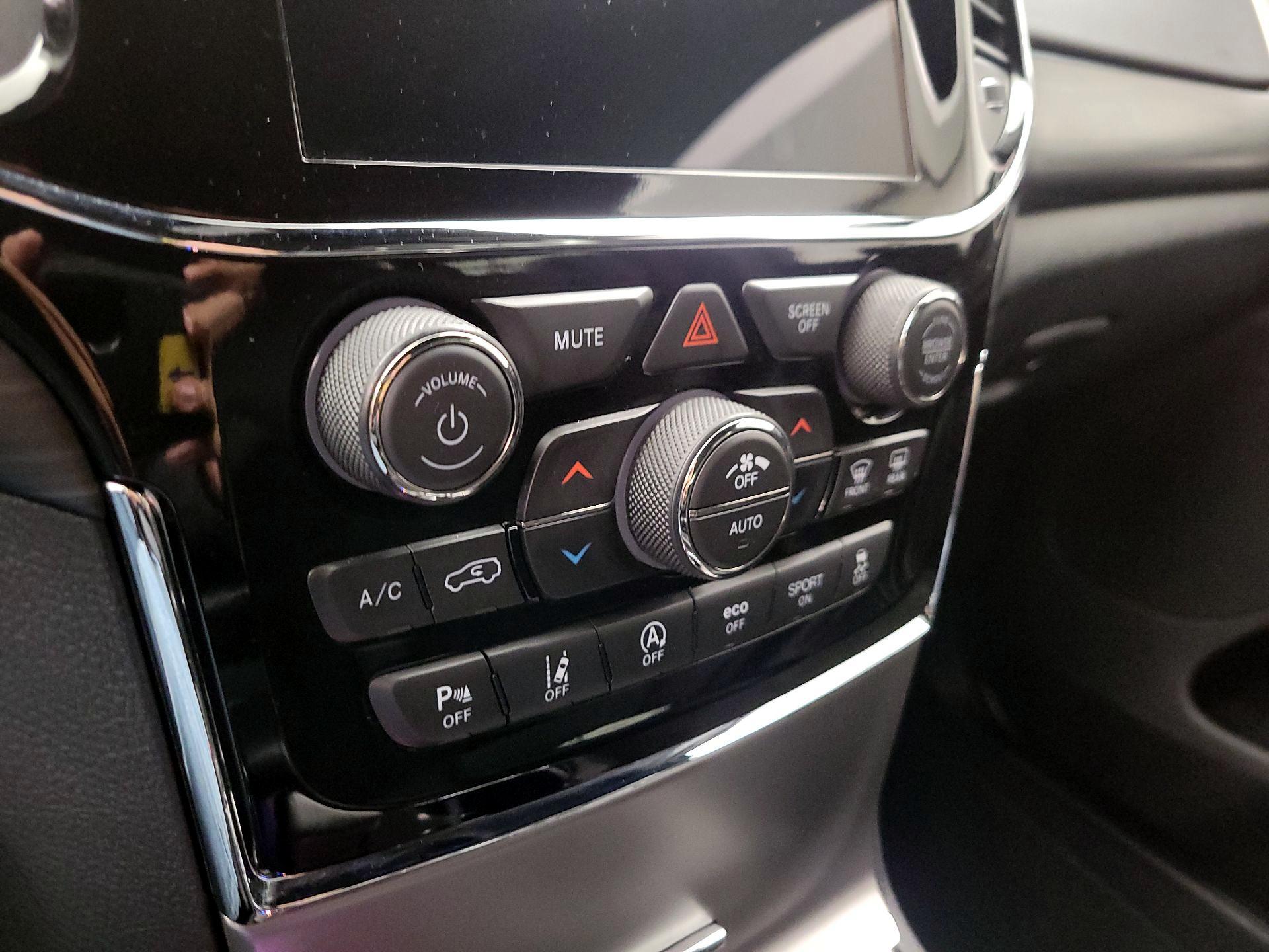 Thumbnail: 2020 Jeep Grand Cherokee - 17