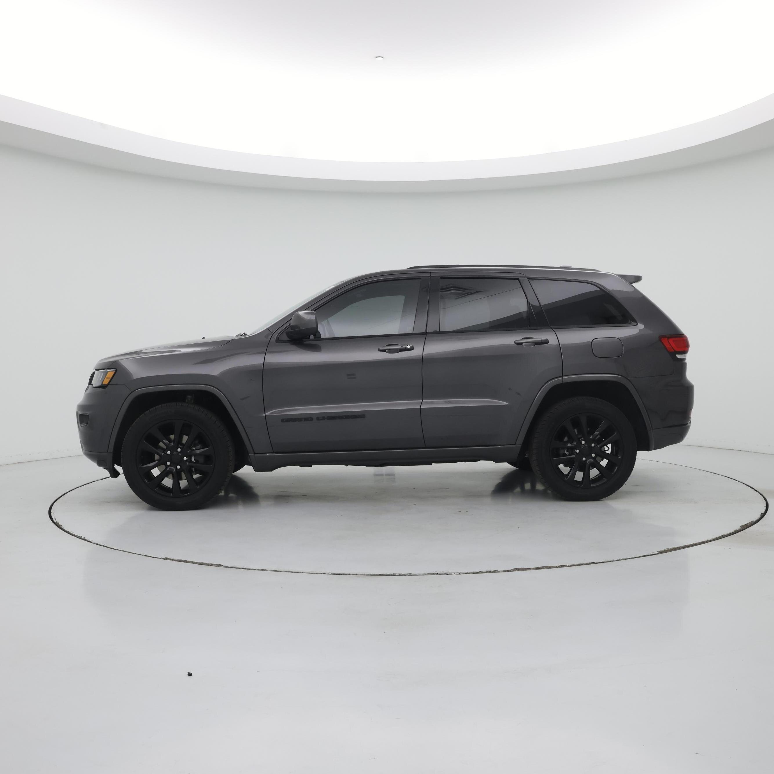 Thumbnail: 2020 Jeep Grand Cherokee - 3