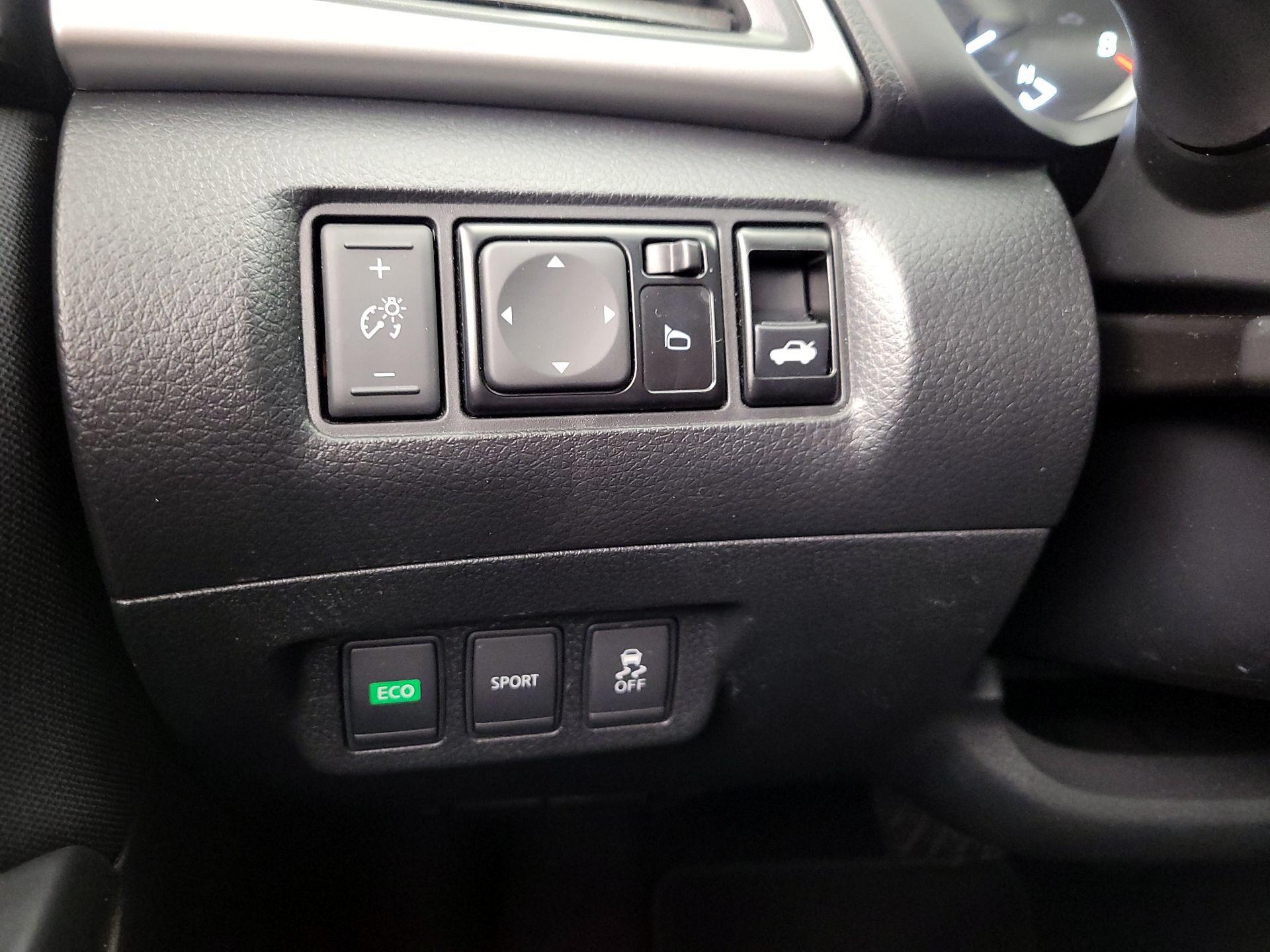 Thumbnail: 2016 Nissan Sentra - 13